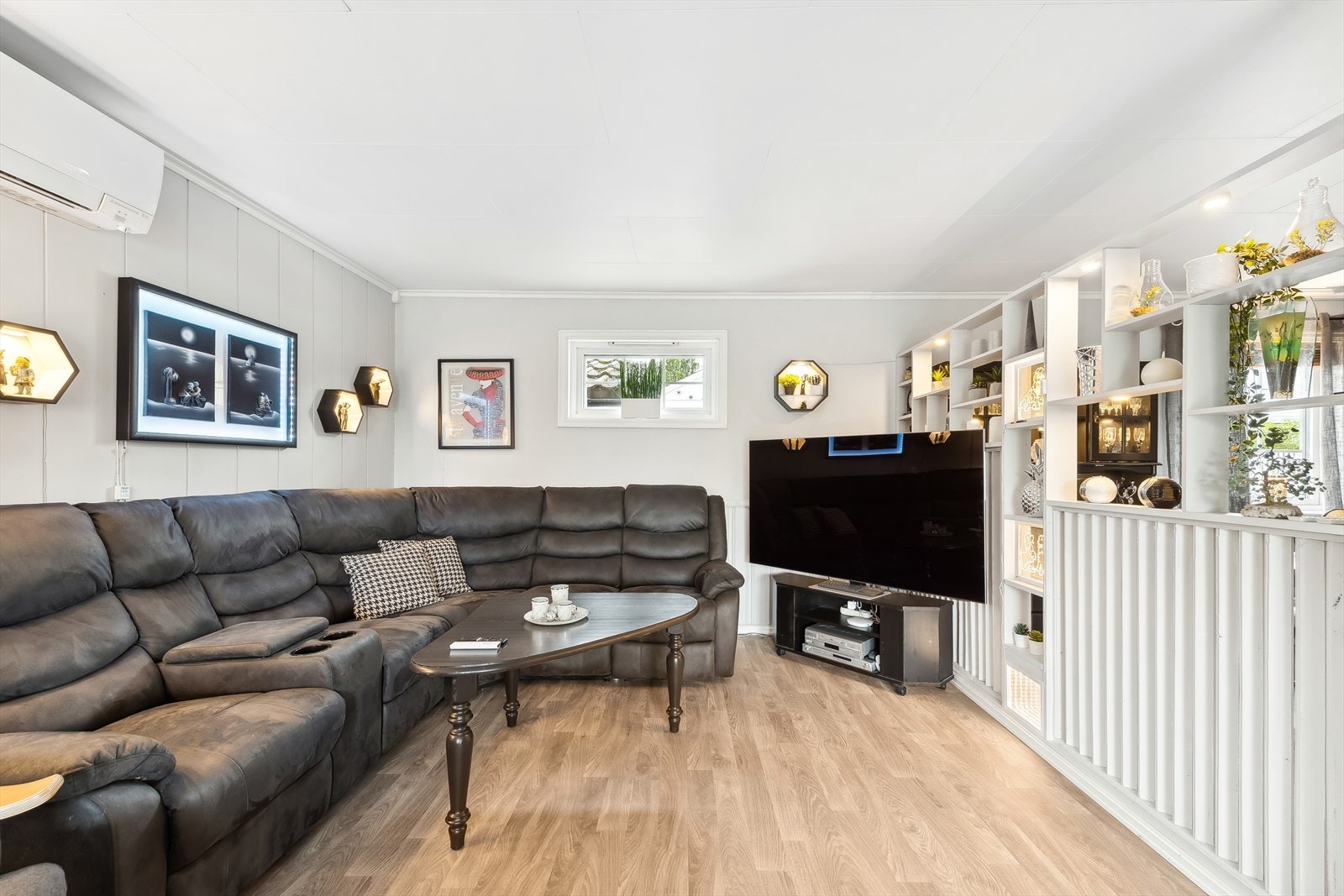 TV krok med god plass til sofagruppe. Galleribilde