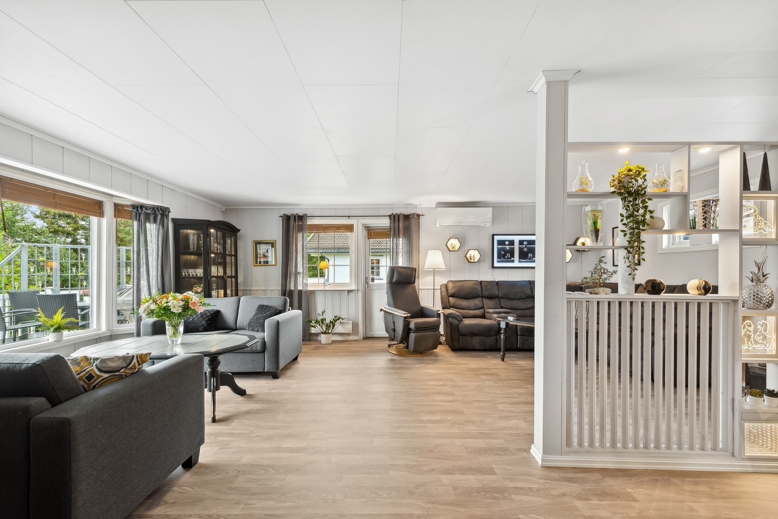 Lys og luftig stue. Galleribilde