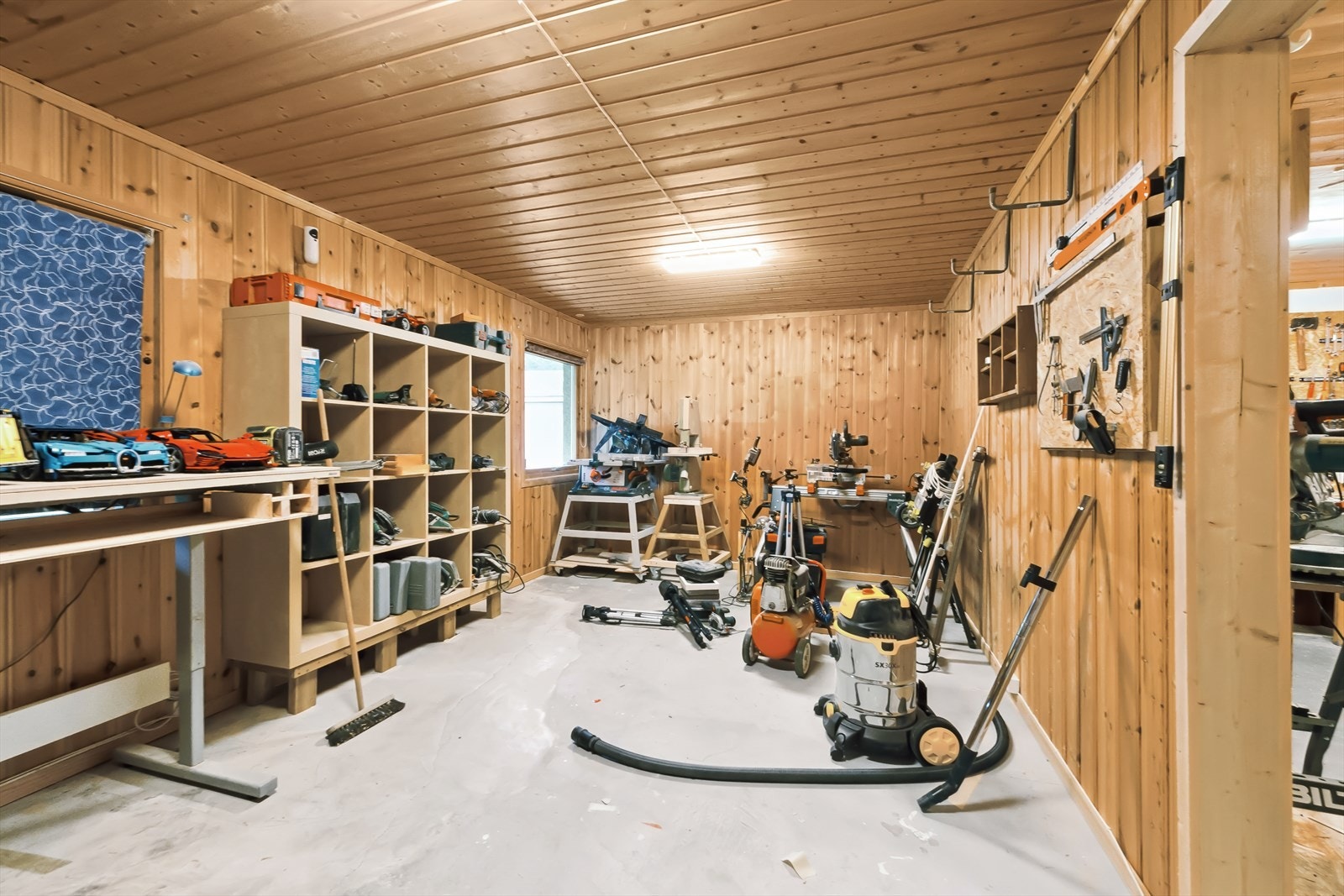 Hobbyrom i underetasjen. Rommet brukes i dag som hobbyrom, men er godkjent som soverom. Galleribilde