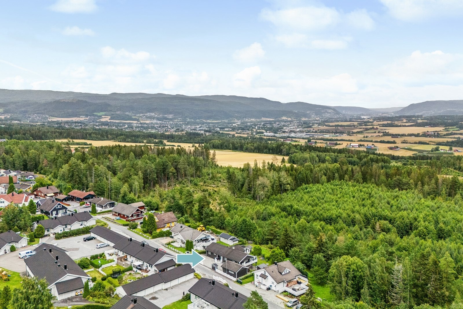 Boligen er beliggende ytterst på Ormåsen i rolige omgivelser. Galleribilde