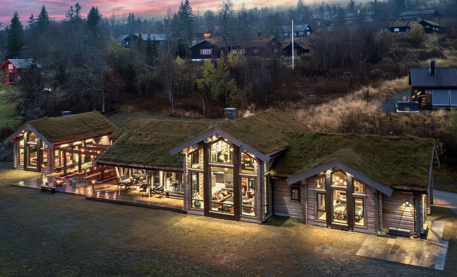 Fantastisk hyttetun fra Østlaft- Foto fra likt visningstun Galleribilde