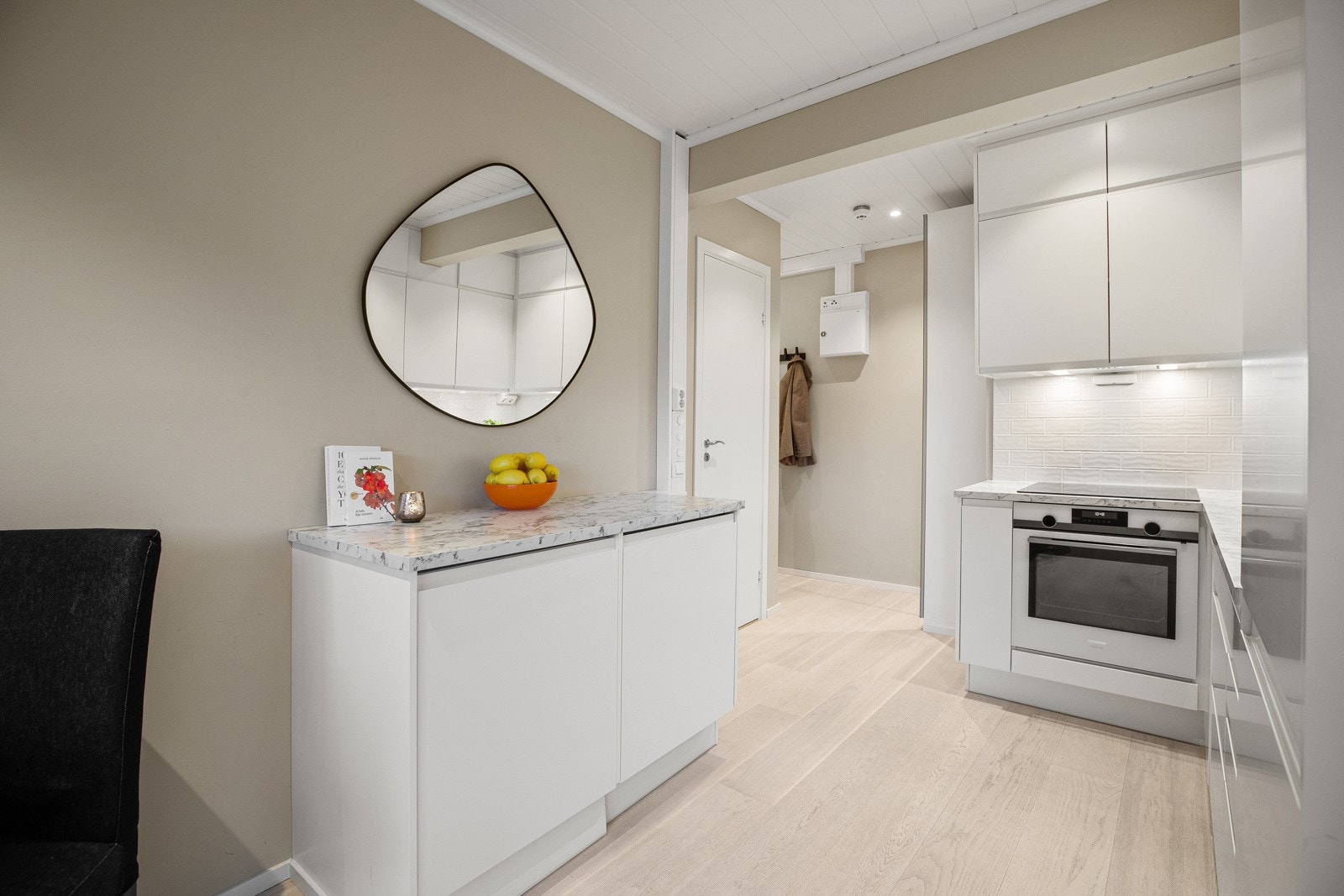 Leiligheten inneholder normalt god standard på innredninger og overflater Galleribilde