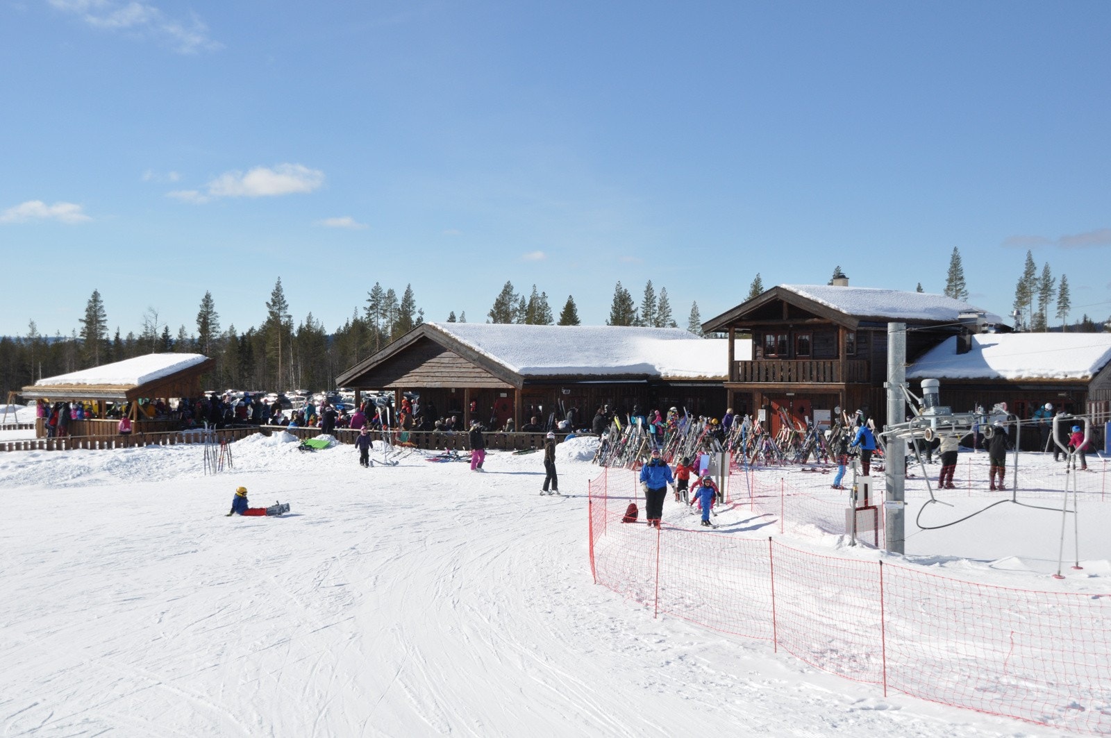 I vintersesongen benyttes Mattisstua som samlingspunkt for skientusiaster i alle aldre - enten det er som skikjører, eller kanskje for å følge med barn og barnebarn. Galleribilde
