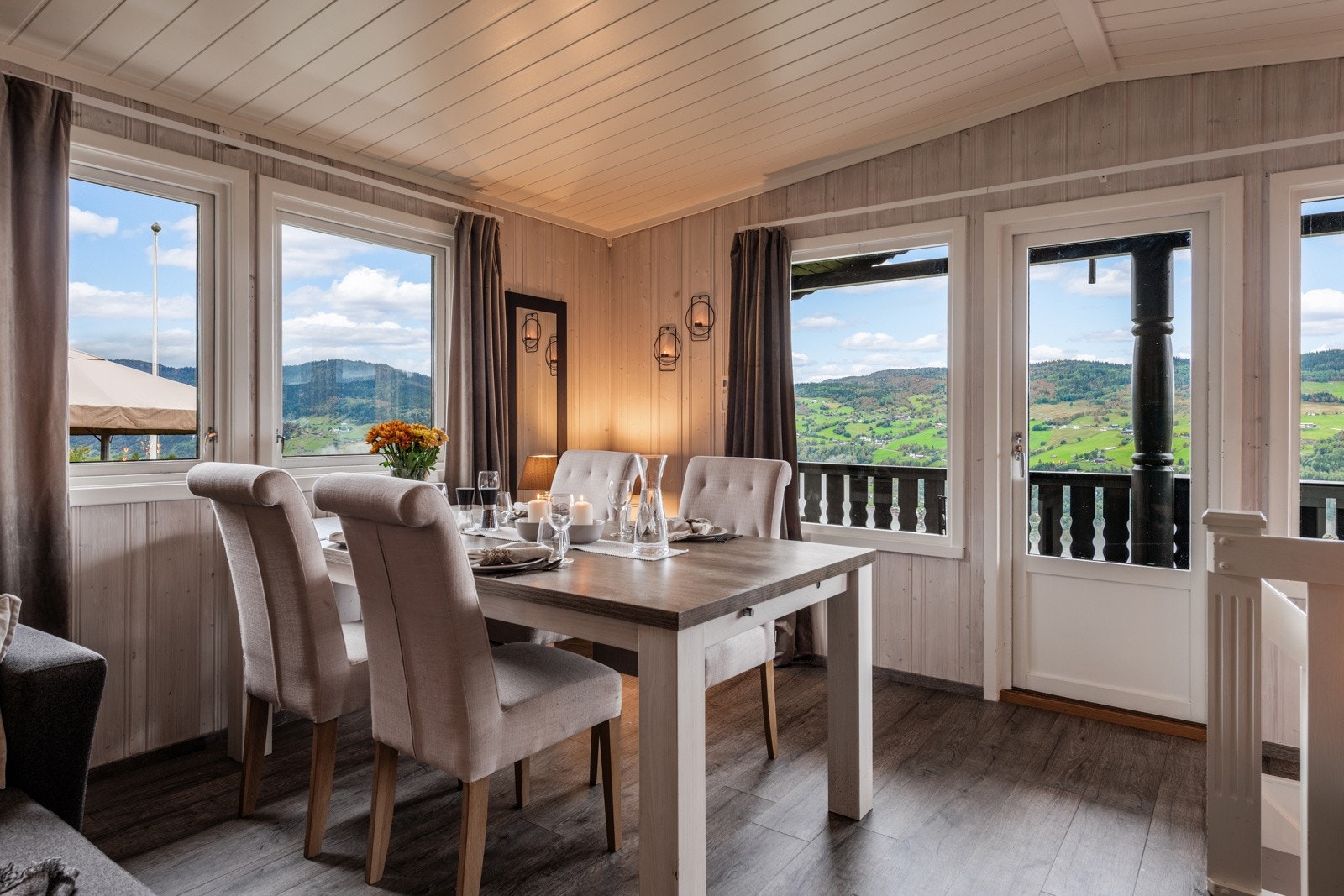 Store vindusflater. Galleribilde