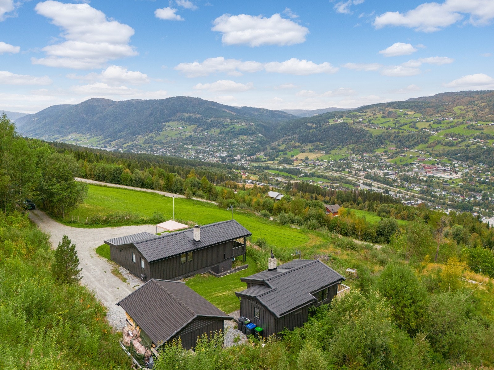 Nydelig utsikt og lang solbane. Galleribilde