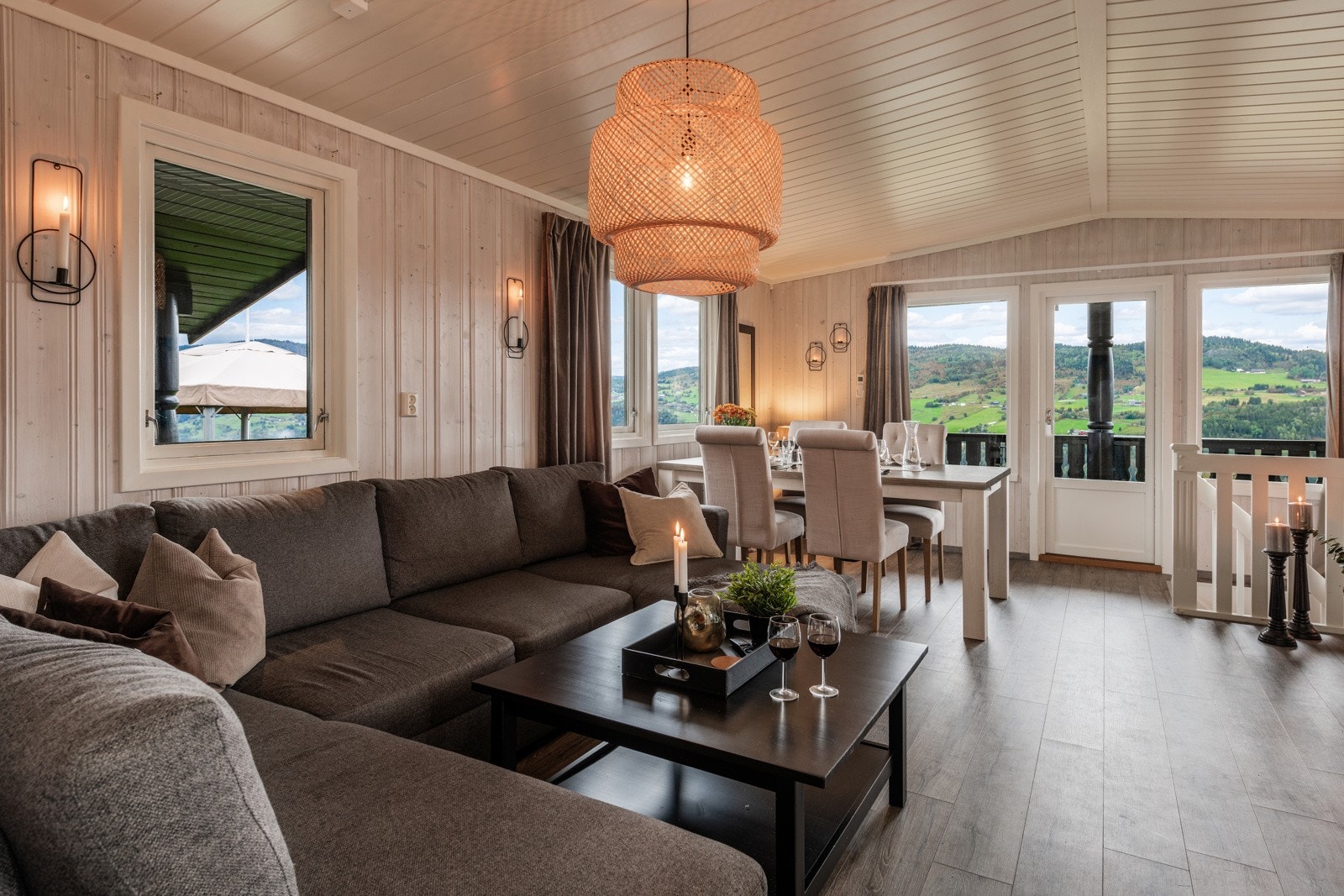 Her lander man etter en lang dag på jobb! Galleribilde