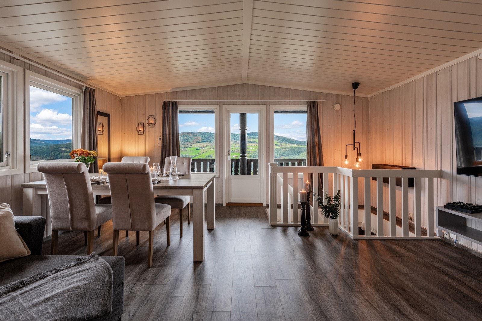 Åpen og trivelig stue og spisestue. Galleribilde