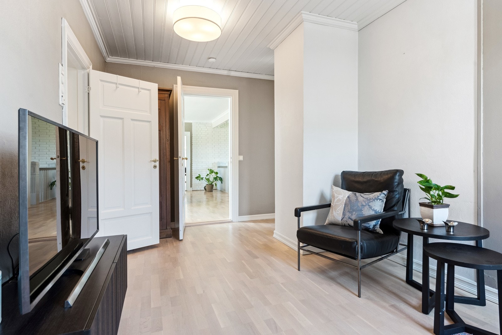 Perfekt sted å kunne trekke seg litt tilbake til. Fra TV-stuen er det adkomst til tre av soverommene samt et bad. Galleribilde