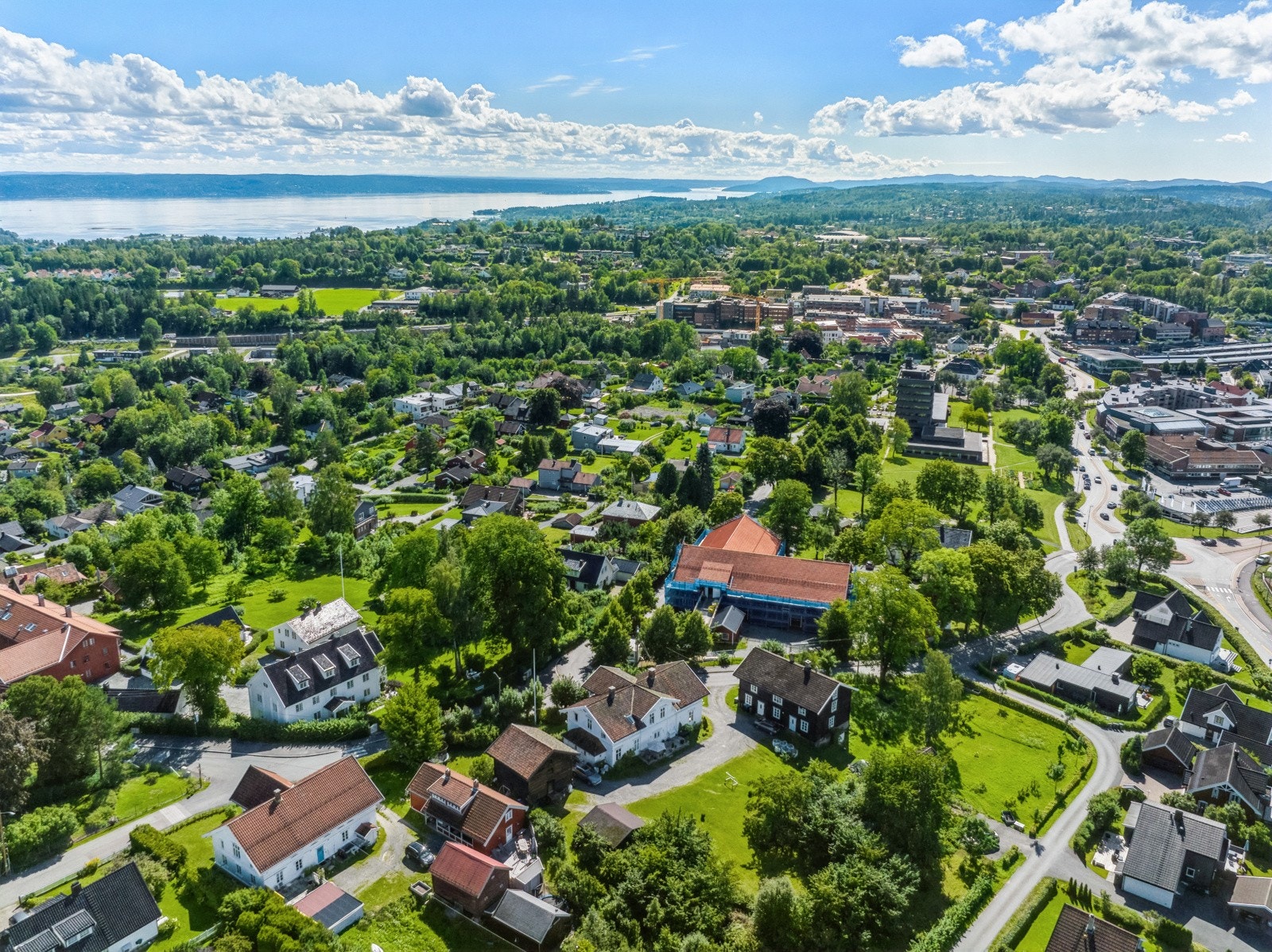 Her bor man sentrumsnært med både sjøen og marka i nærheten. Galleribilde