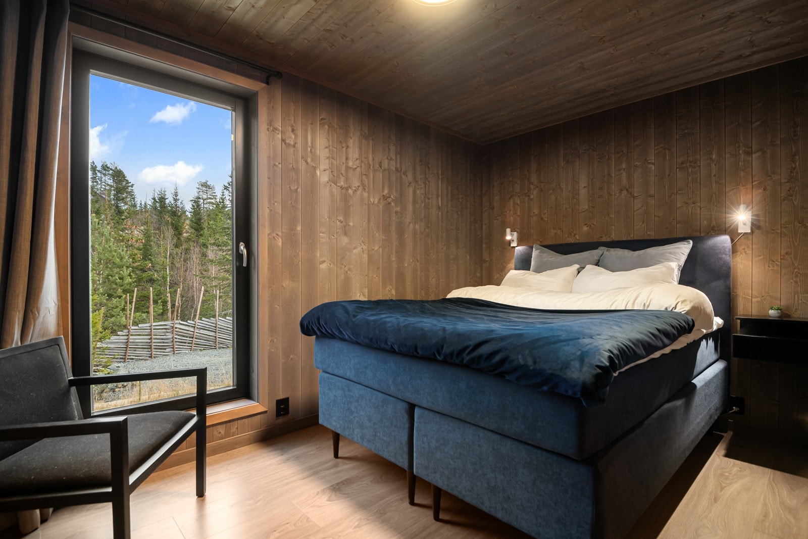 Tvers over gangen for hovedsoverommet finnes hyttens andre soverom. Galleribilde