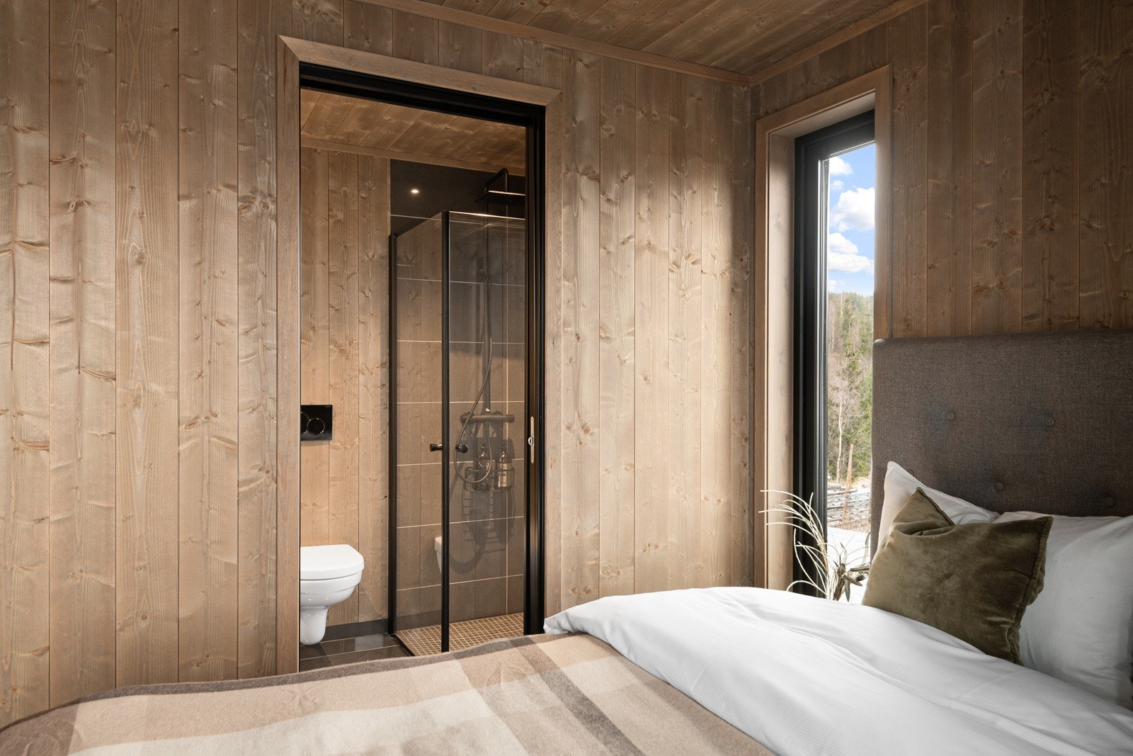 Soverommet har direkte tilgang til privat baderom. Galleribilde