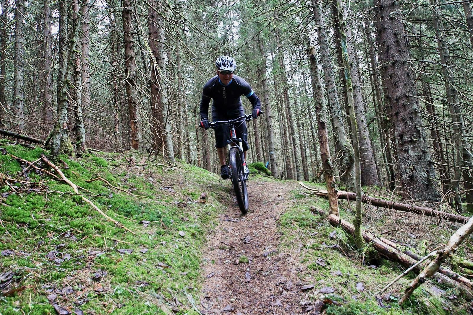 For de som elsker å utforske på to hjul, tilbyr Mjøsli fantastiske muligheter for sykkelturer. Oppdag det vakre landskapet rundt hytta mens du legger ut på pittoreske ruter. Her finnes noe for alle nivåer! Galleribilde