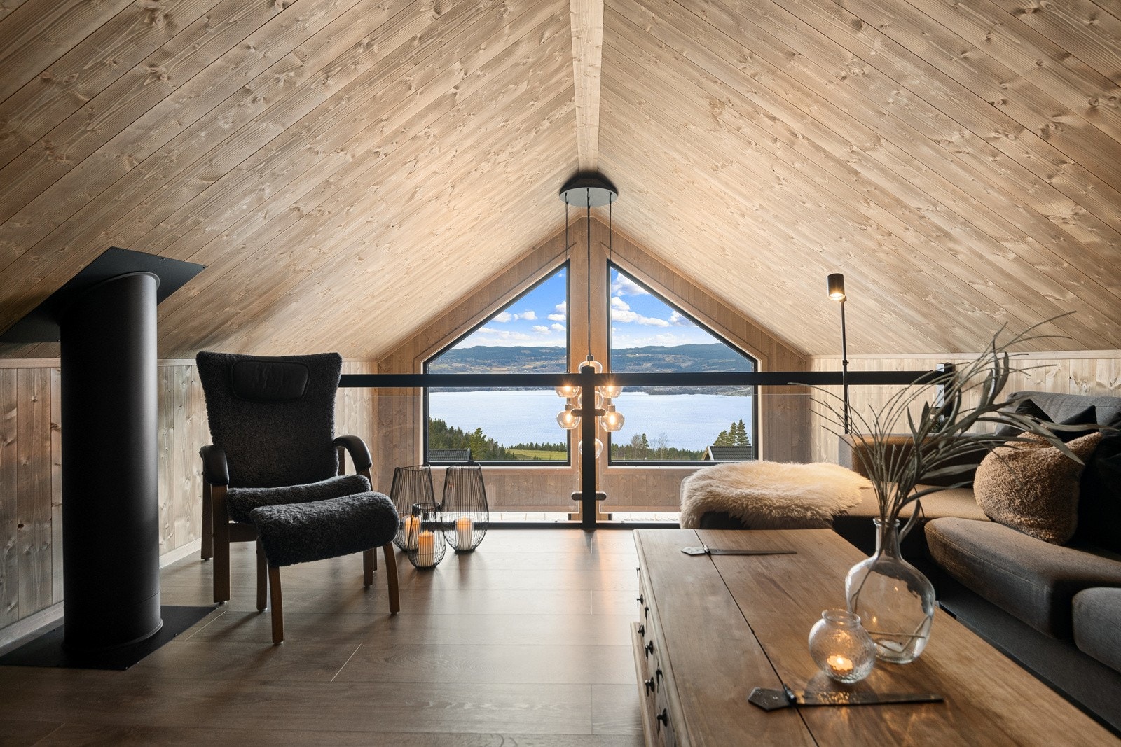 Her er det god plass til sofa og eksempelvis en lenestol. Galleribilde