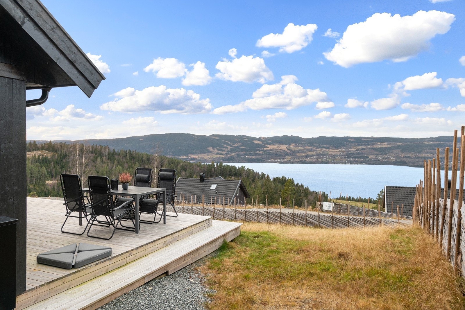 Her er det godt med plass for flere sittegrupper og soner. Galleribilde