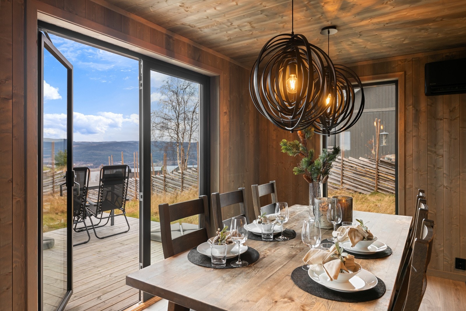 Også her finnes dobbel utgangsdør til den flotte terrassen. Galleribilde