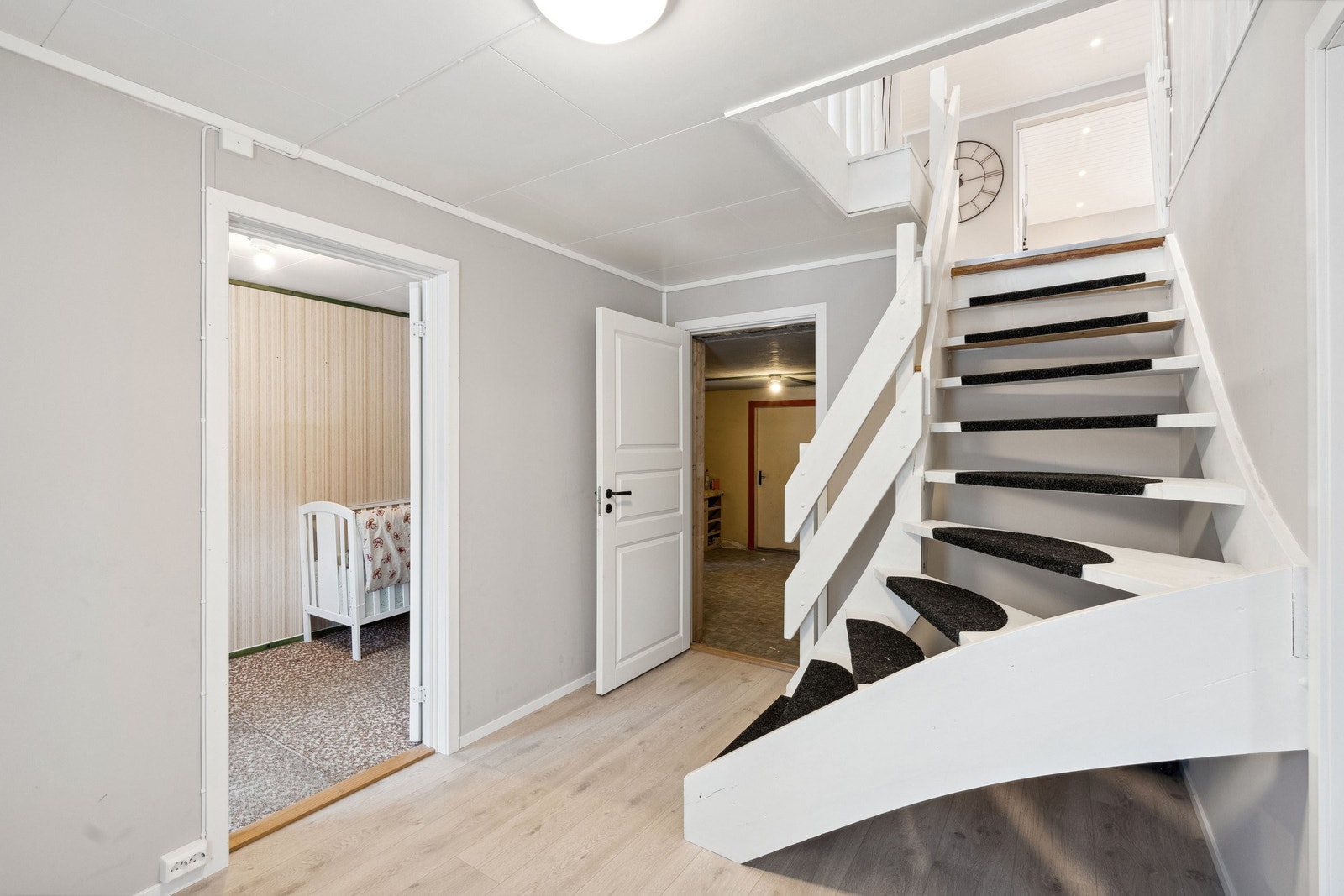 Trappnedgang til kjeller. Renovert 2022 Galleribilde