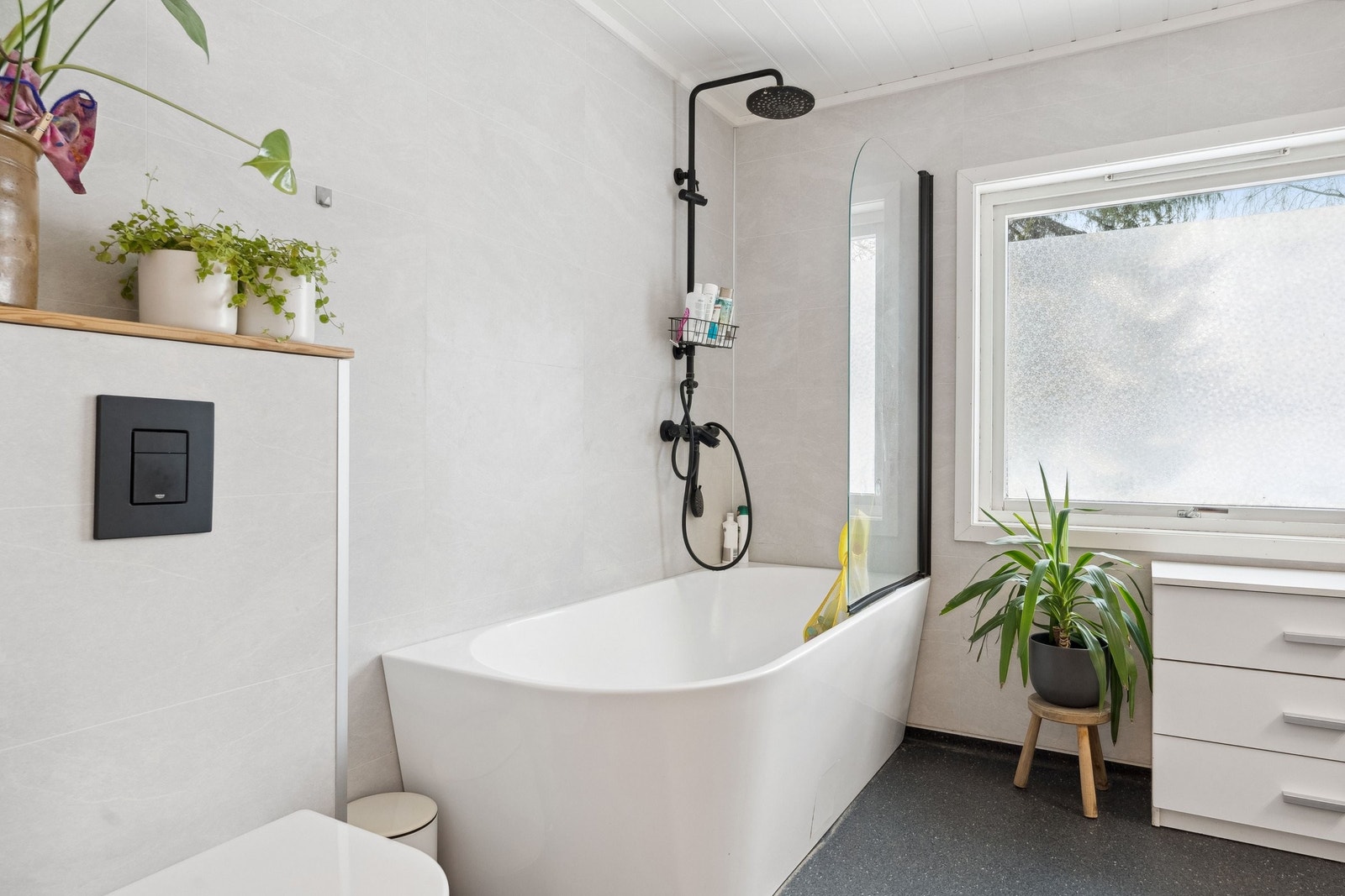 Bad. Renovert 2022 Galleribilde