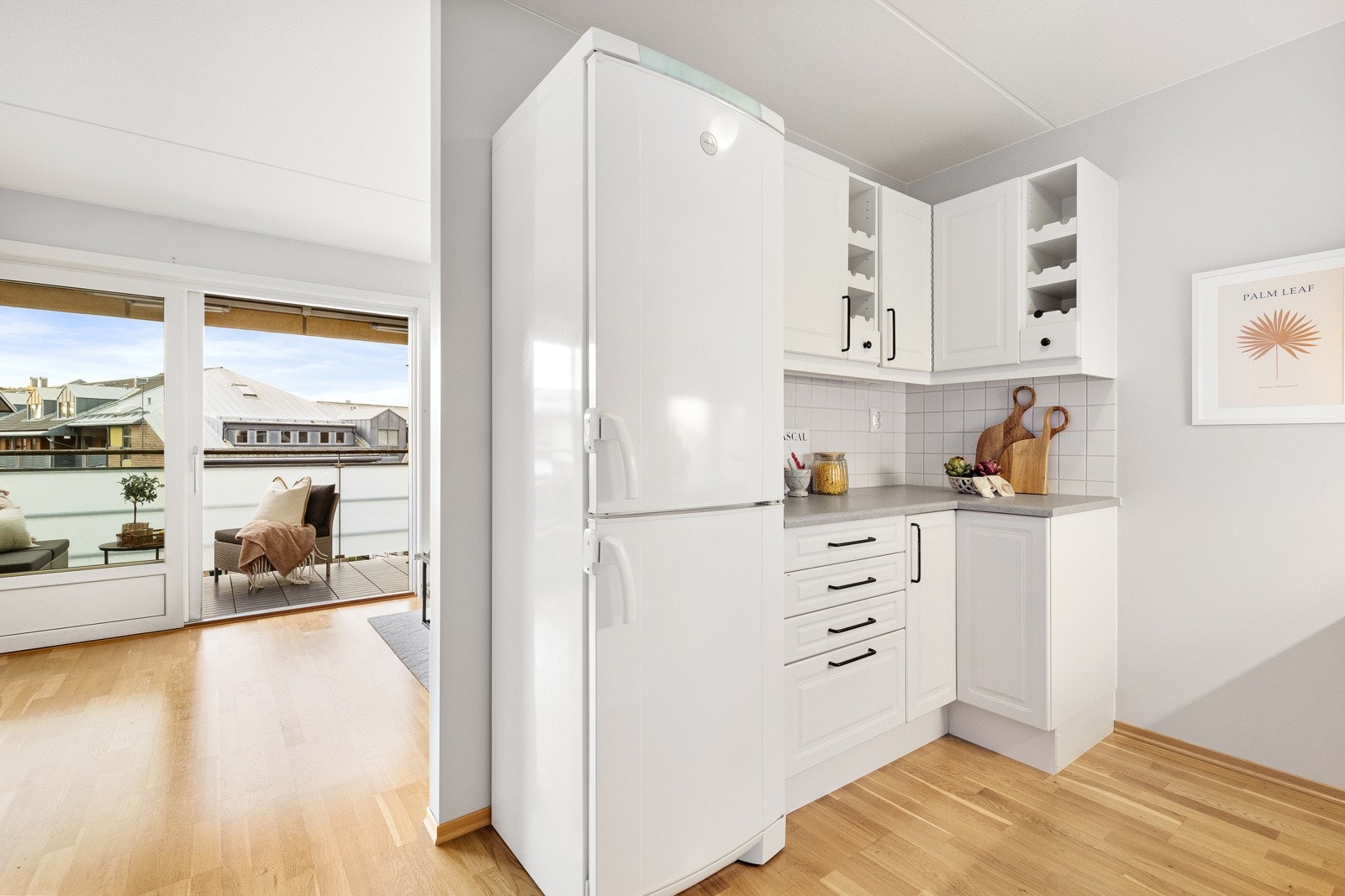 Benkeskapbelysning og stikkontakter Galleribilde