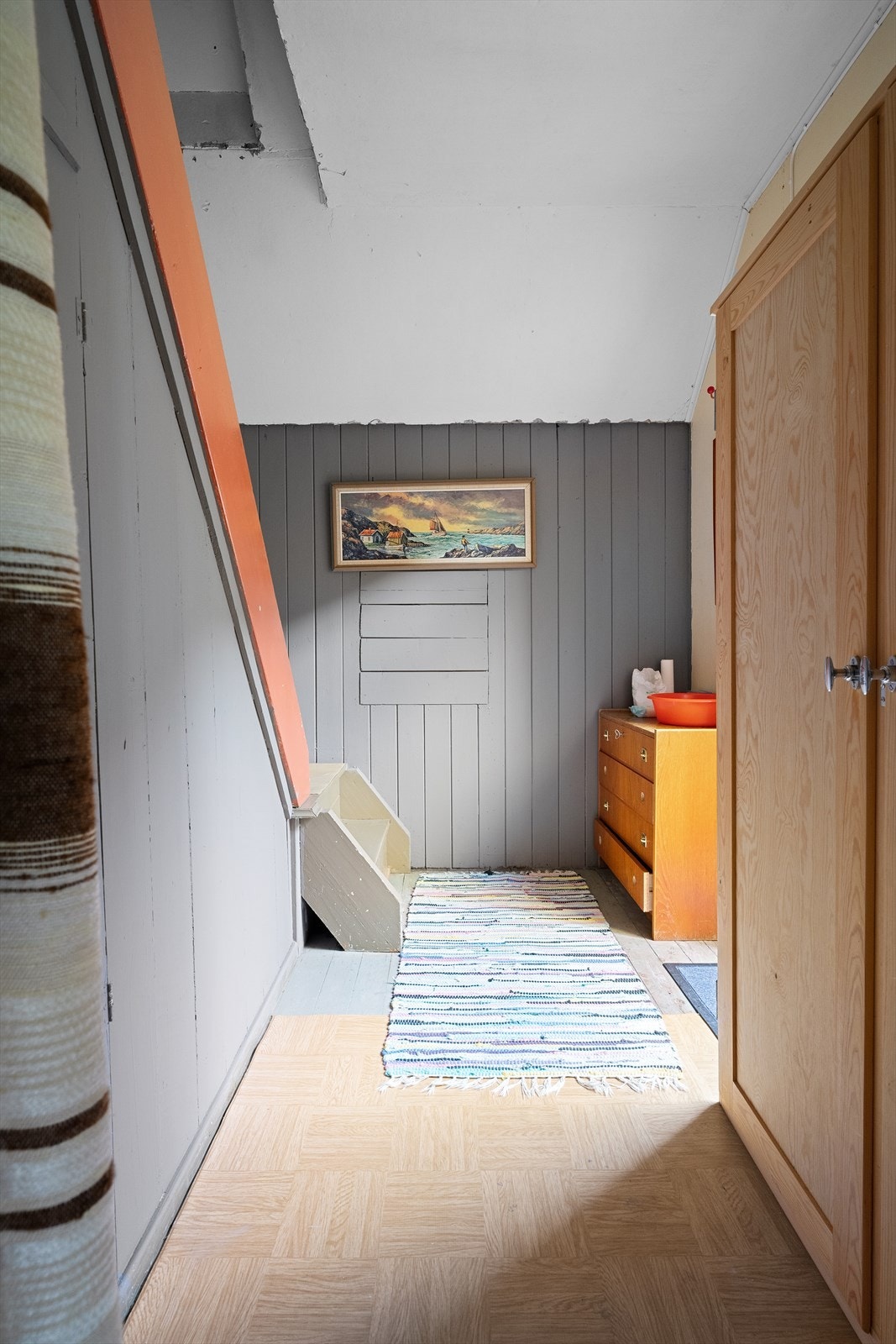 Trappegangen har dør ut til anekset Galleribilde