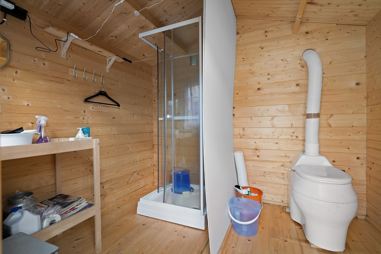 Biodo og et dusjkabinett Galleribilde