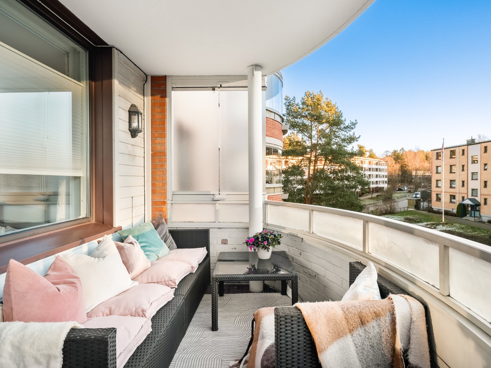 Leiligheten har en romslig balkong med gode møbleringsmuligheter. Galleribilde