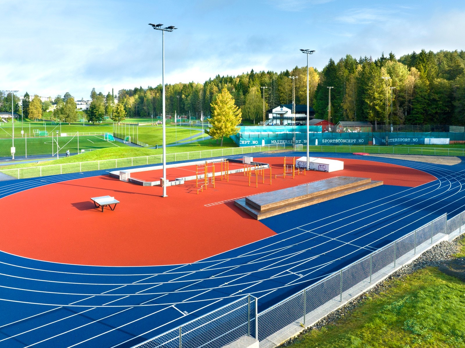 Haraløkka idrettsanlegg er i gangavstand fra boligen Galleribilde