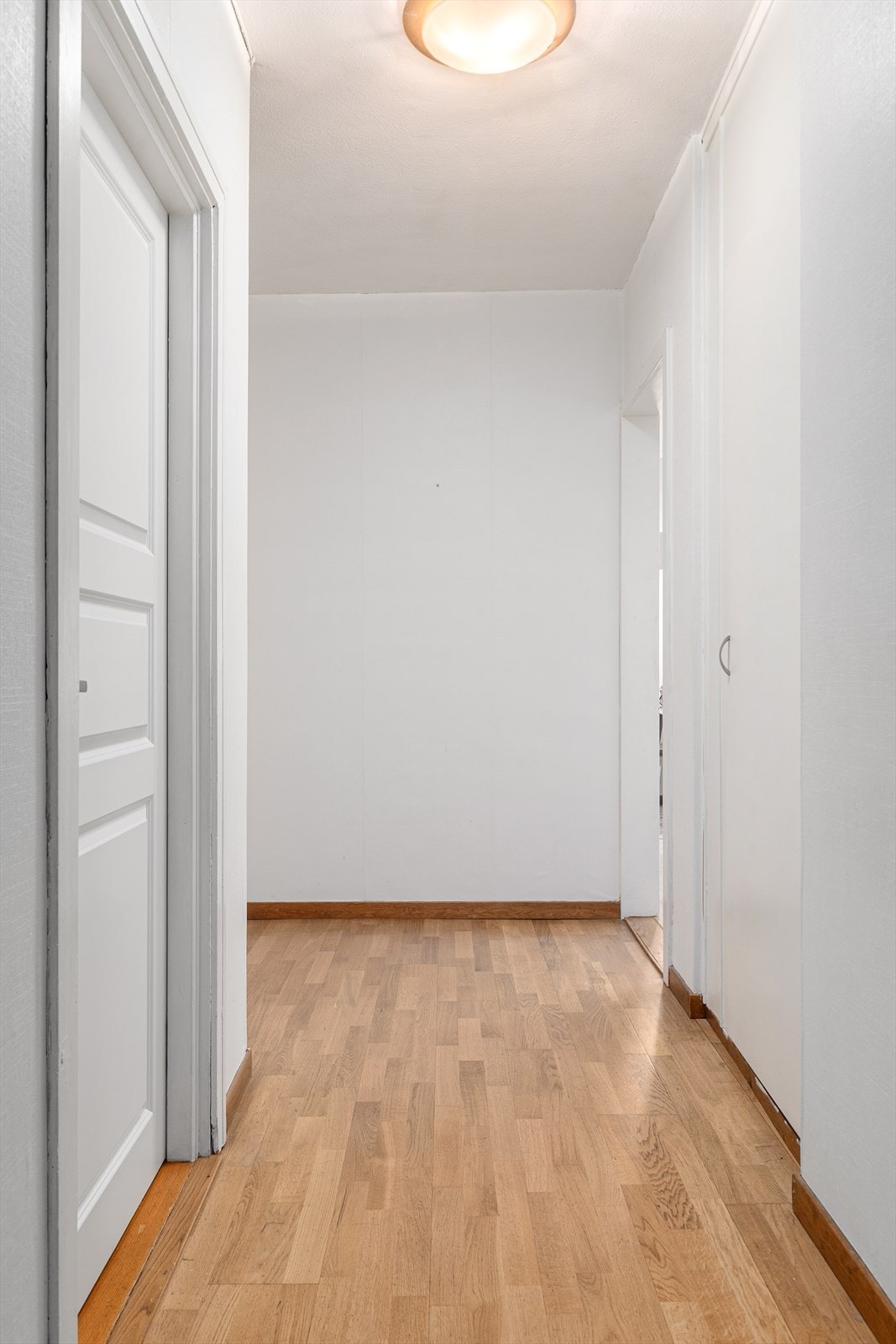 Fra gangen er det tilgang til et praktisk garderoberom Galleribilde