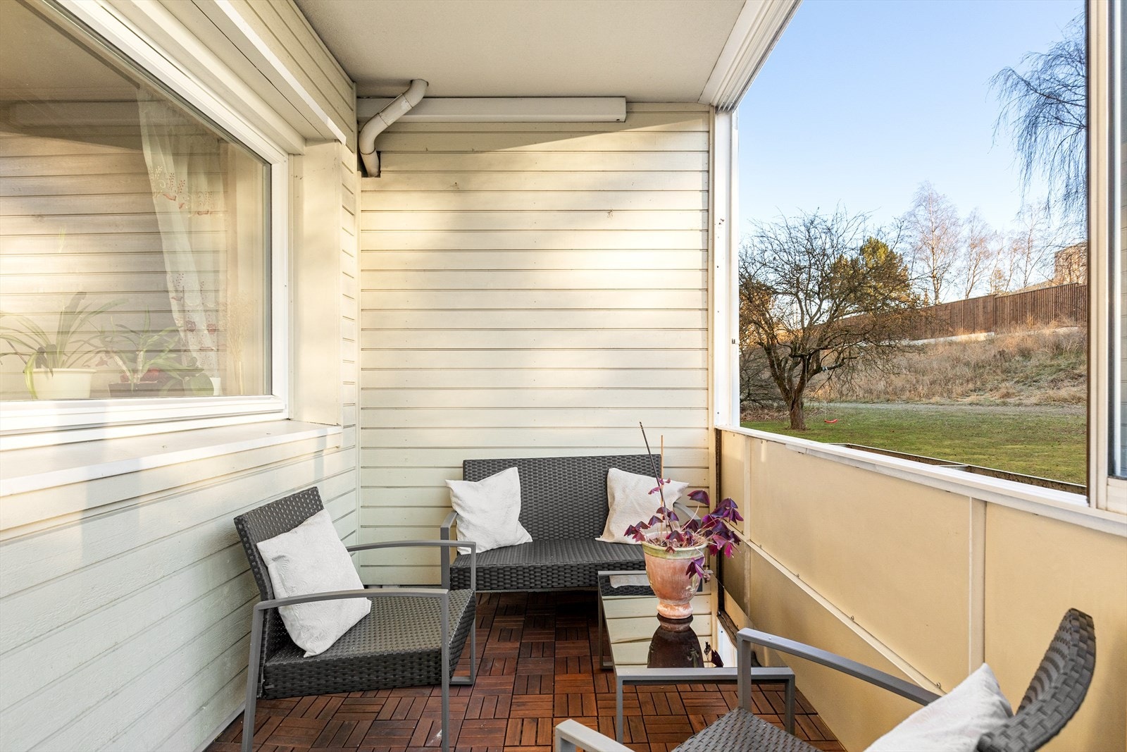 Den innglassede balkongen kan åpnes opp for mer luftig bruk Galleribilde