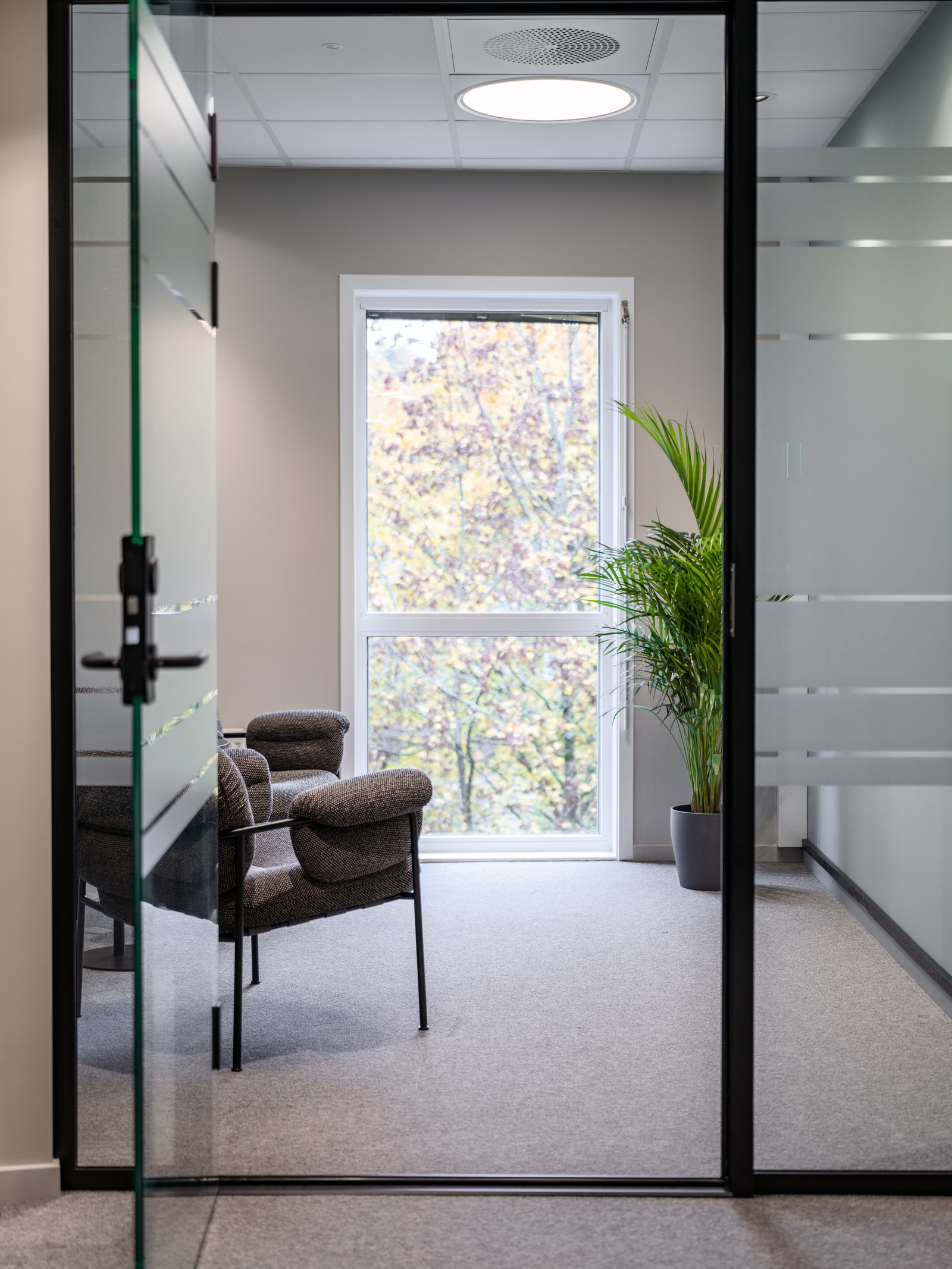 Referansebilder fra et tilsvarende kontorareal i eiendommen. Galleribilde