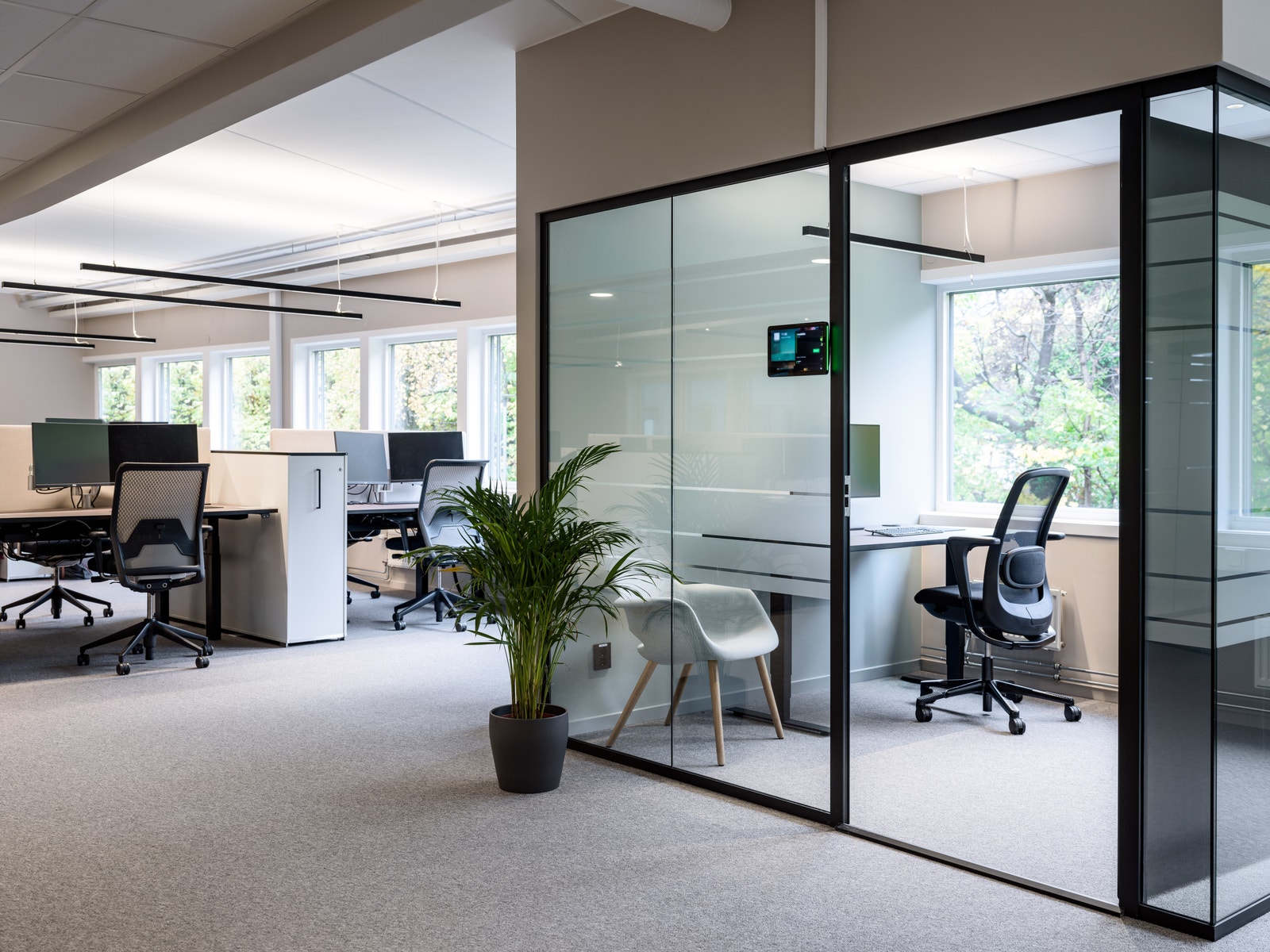 Referansebilder fra et tilsvarende kontorareal i eiendommen. Galleribilde