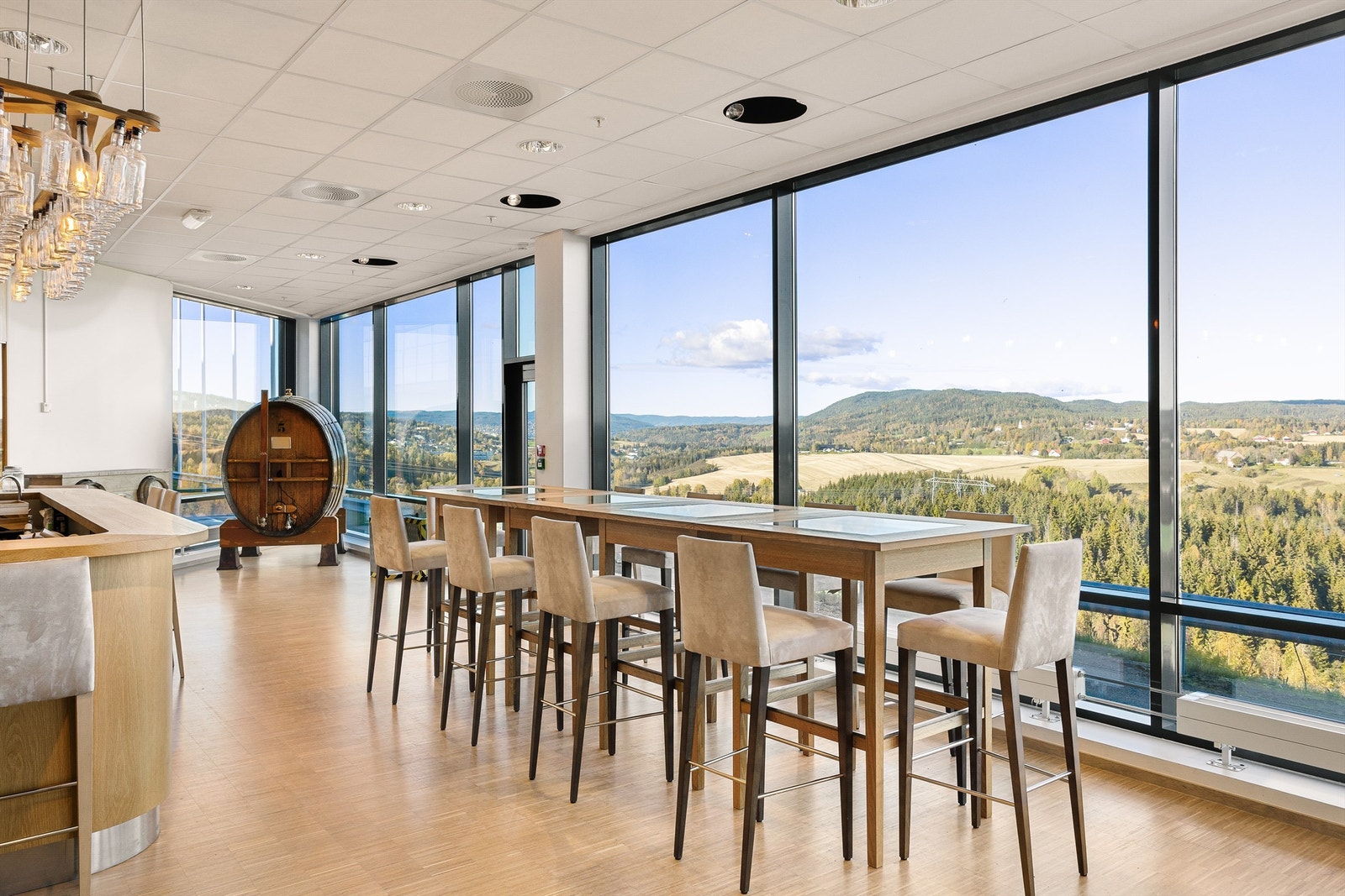 Felles kantine hvor brukerne kun betaler for sin egen mat. Galleribilde