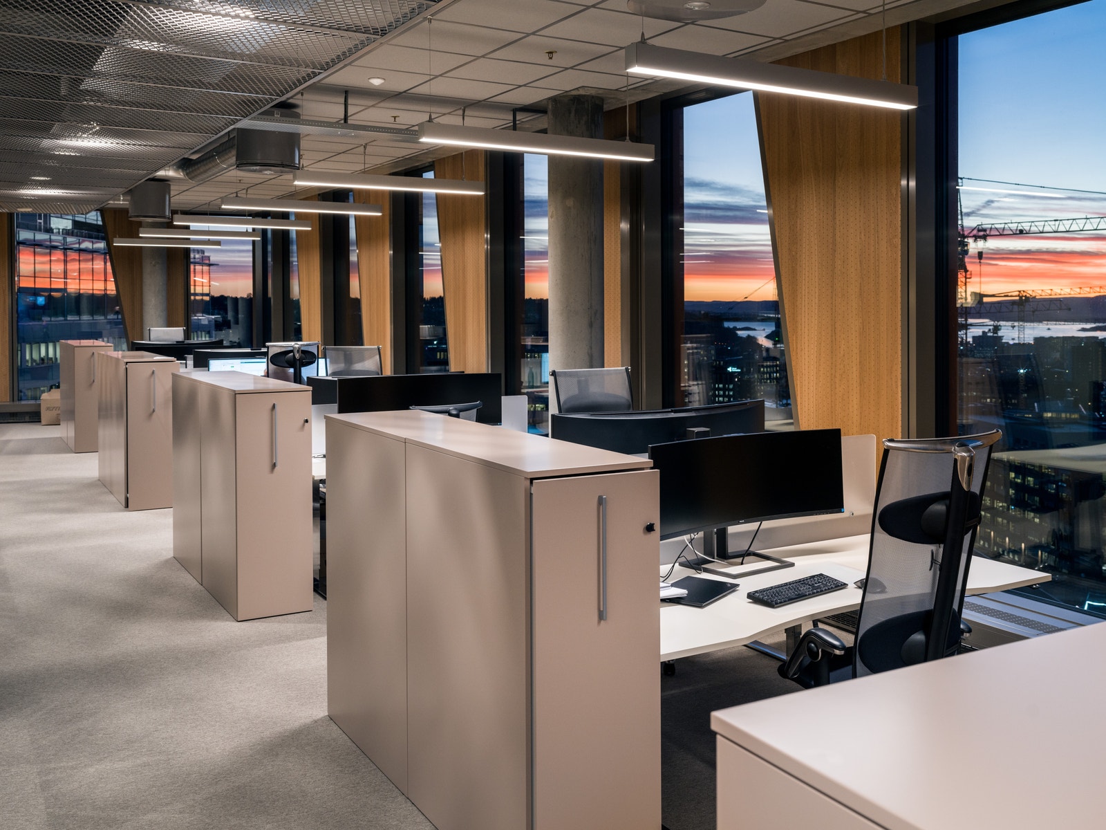 Bilder fra et tilsvarende kontorlokale i eiendommen - sjekk utsikten! Galleribilde