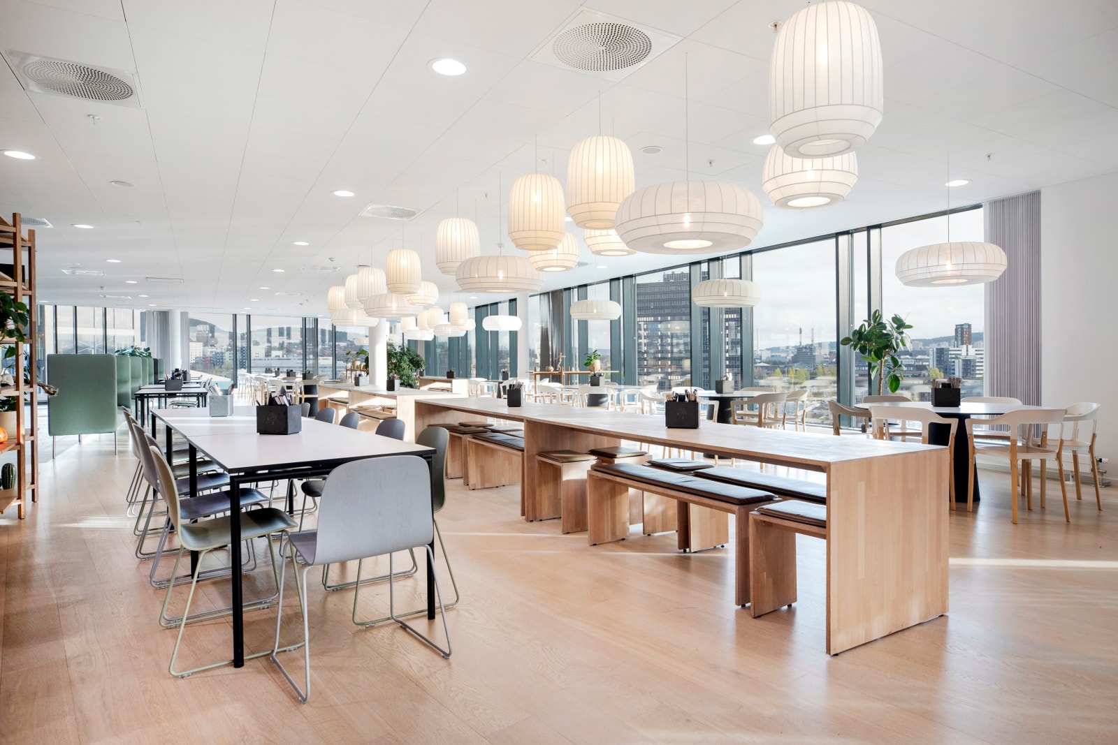 Oppgradert kantine på toppen av bygget. Galleribilde