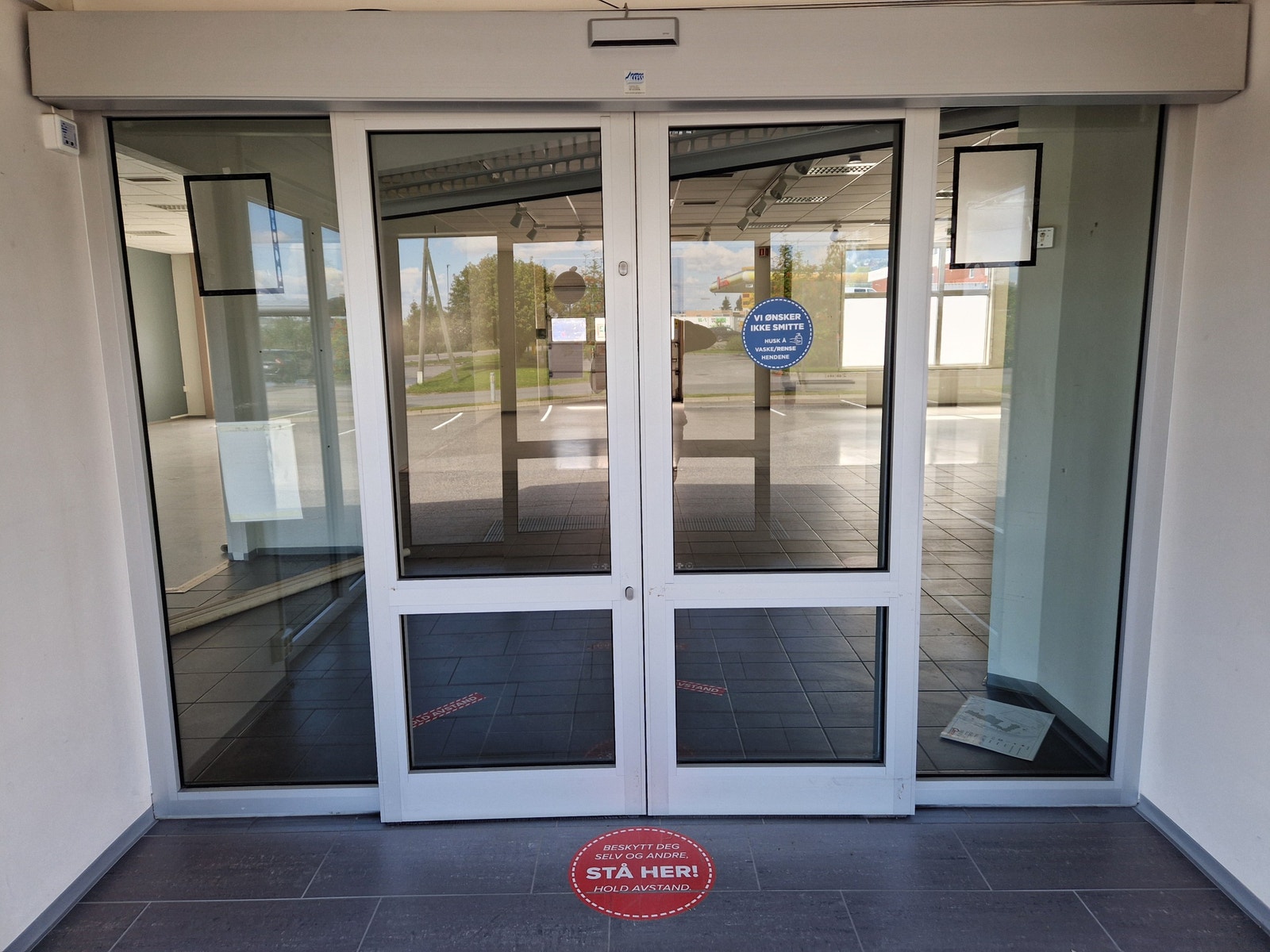 Automatdører i inngang Galleribilde