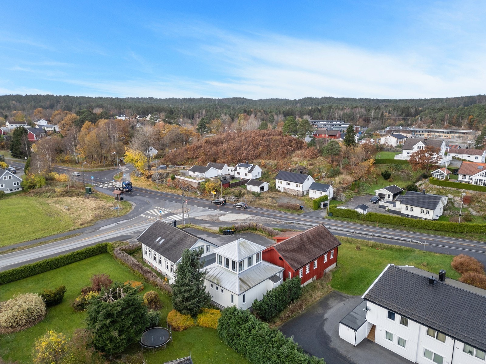 Sørmegleren næring har gleden av å presentere for leie flotte kontorlokaler på Asdal i idylliske og rolige omgivelser. Galleribilde
