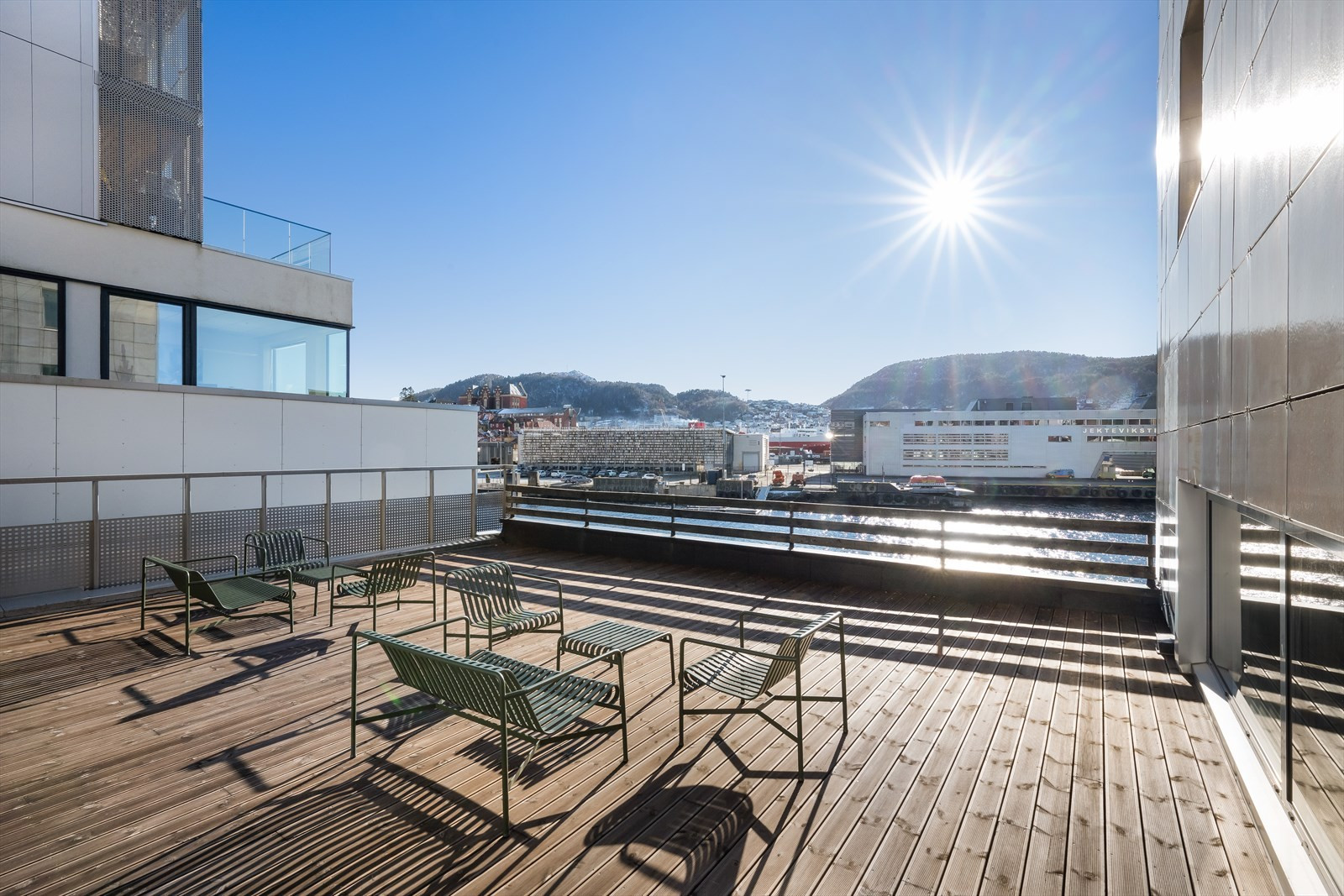 Fellestakterrasse til byggets leietakere.