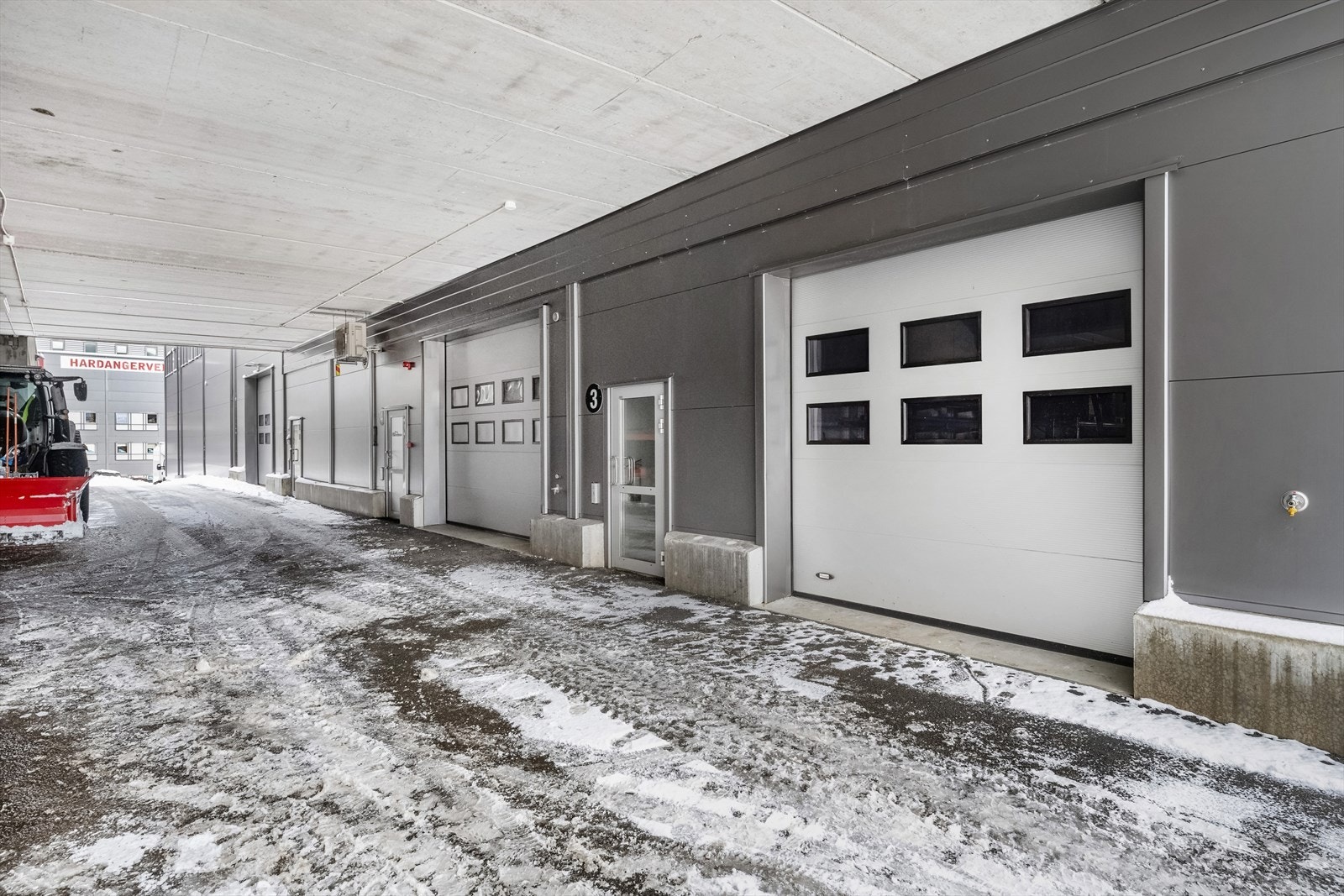 Rulleport inn i lagerlokalet 3 x 2,85 meter Galleribilde