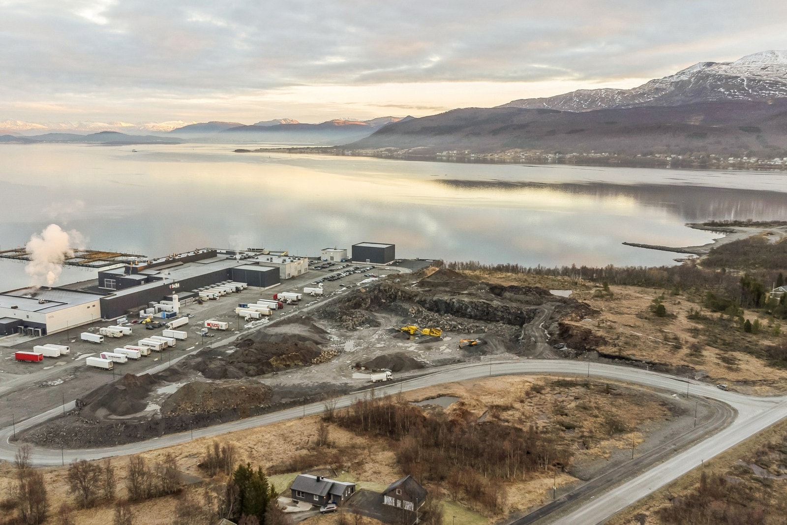 Dronebilde av område BN2, InnovaNor til venstre og Leiknes i bakgrunn. Galleribilde