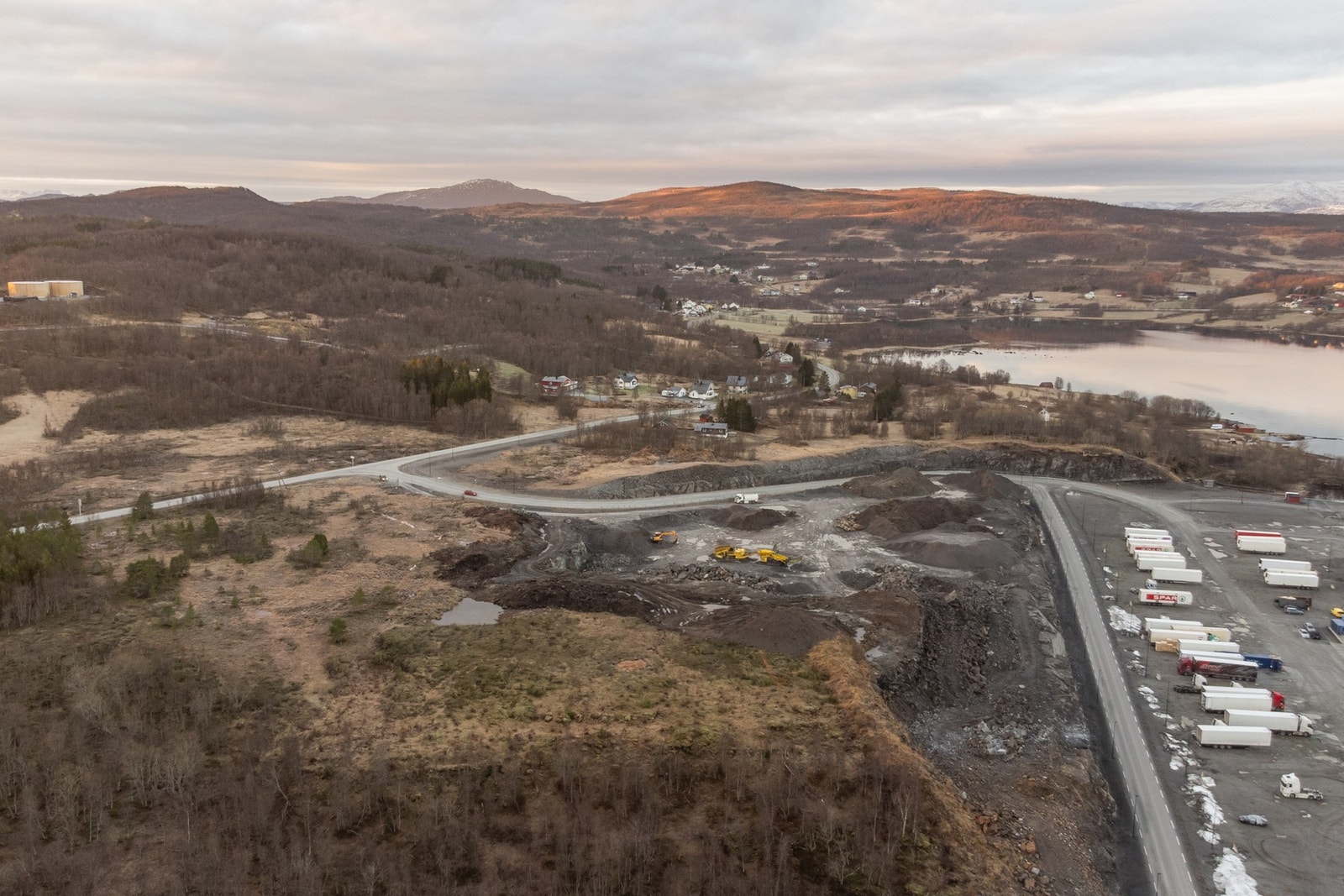 Dronebilde av BN2 og Grasmyrbotn og Storkollen i bakgrunn. Galleribilde