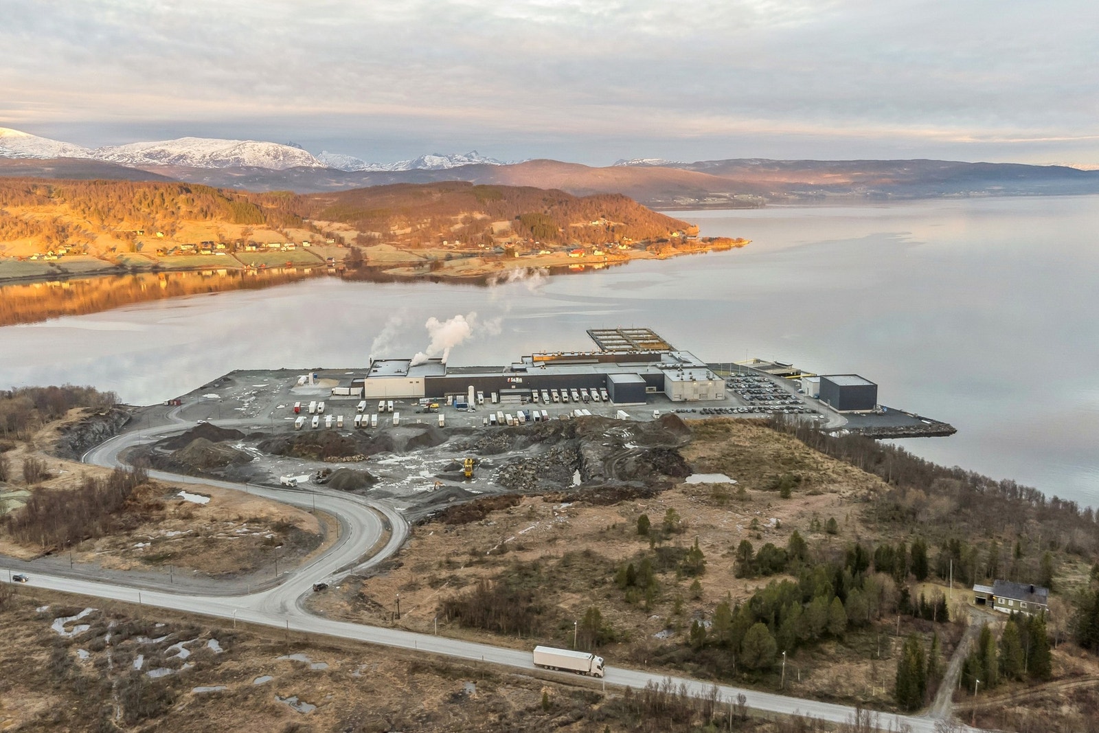 Dronebilde av området. Innkjøringen til Klubben næringspark. Galleribilde