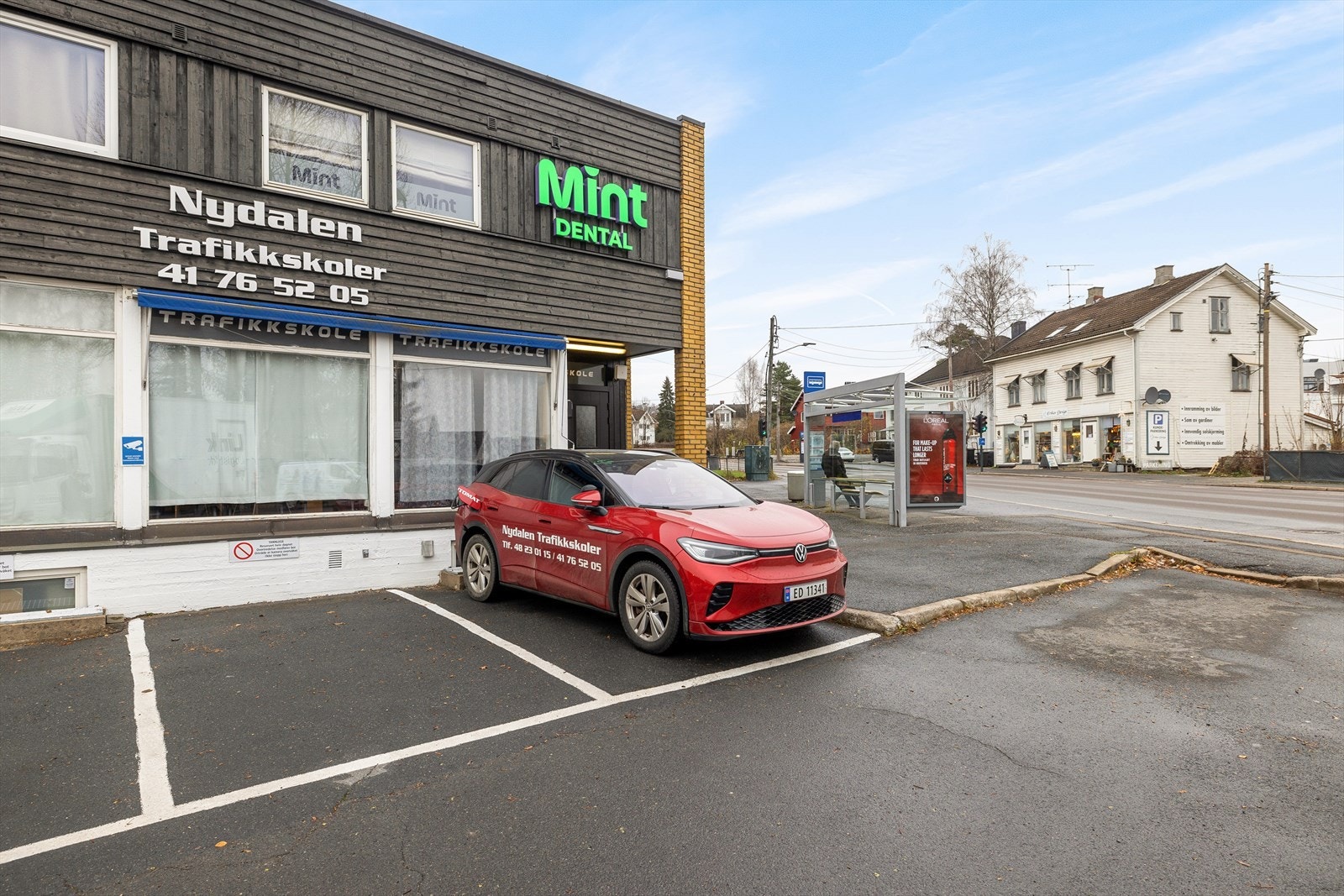 - Seksjonen har en fast parkeringsplass rett utenfor - Galleribilde