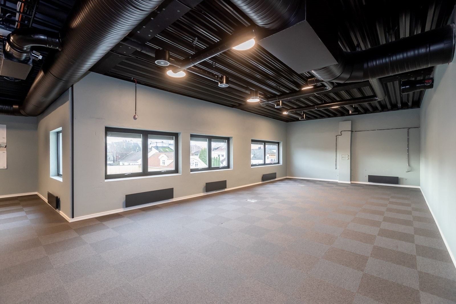 Jernbanegata-Ledig lokale Galleribilde