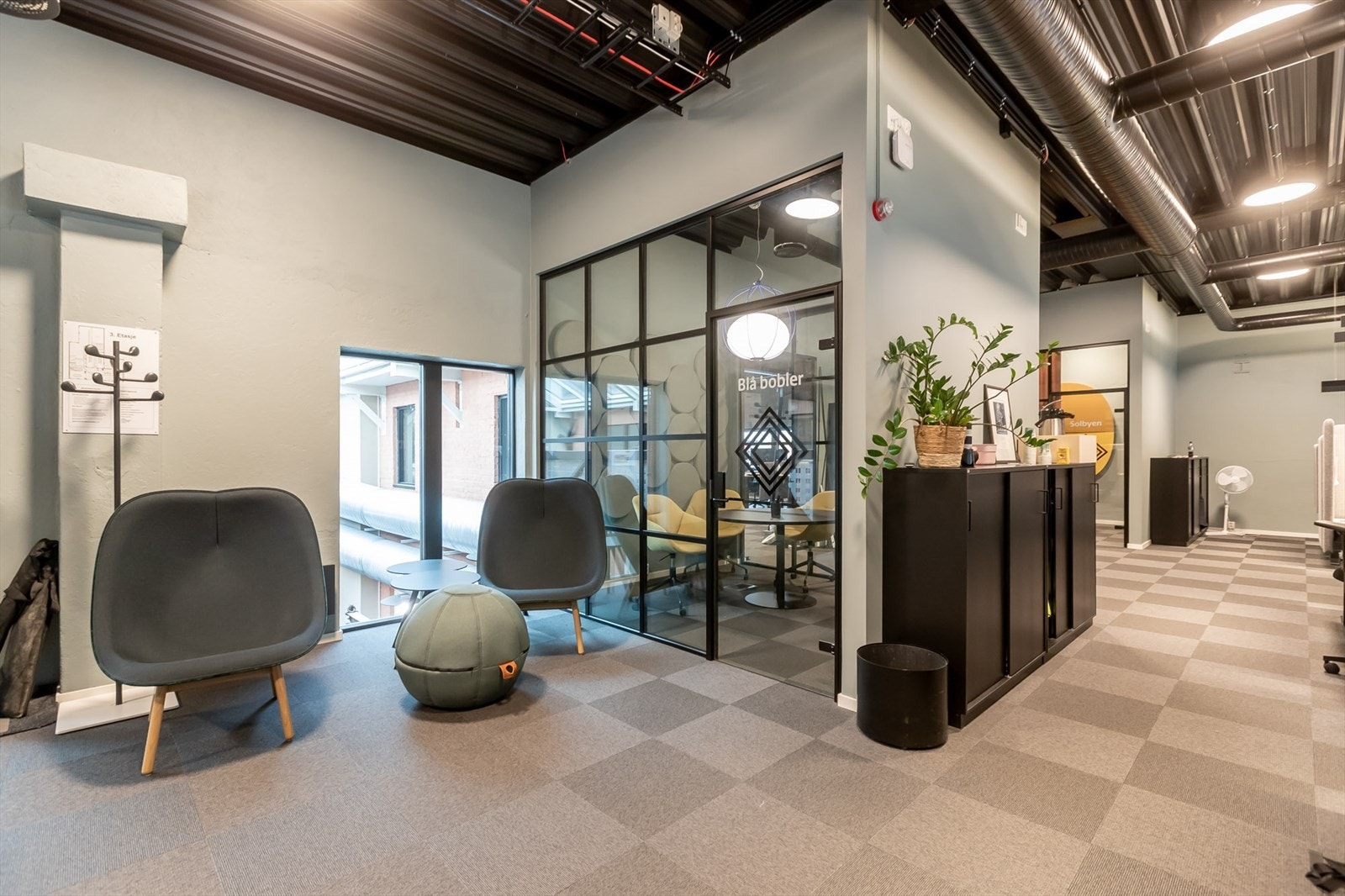 Jernbanegata-Eksempel innredet areal Galleribilde