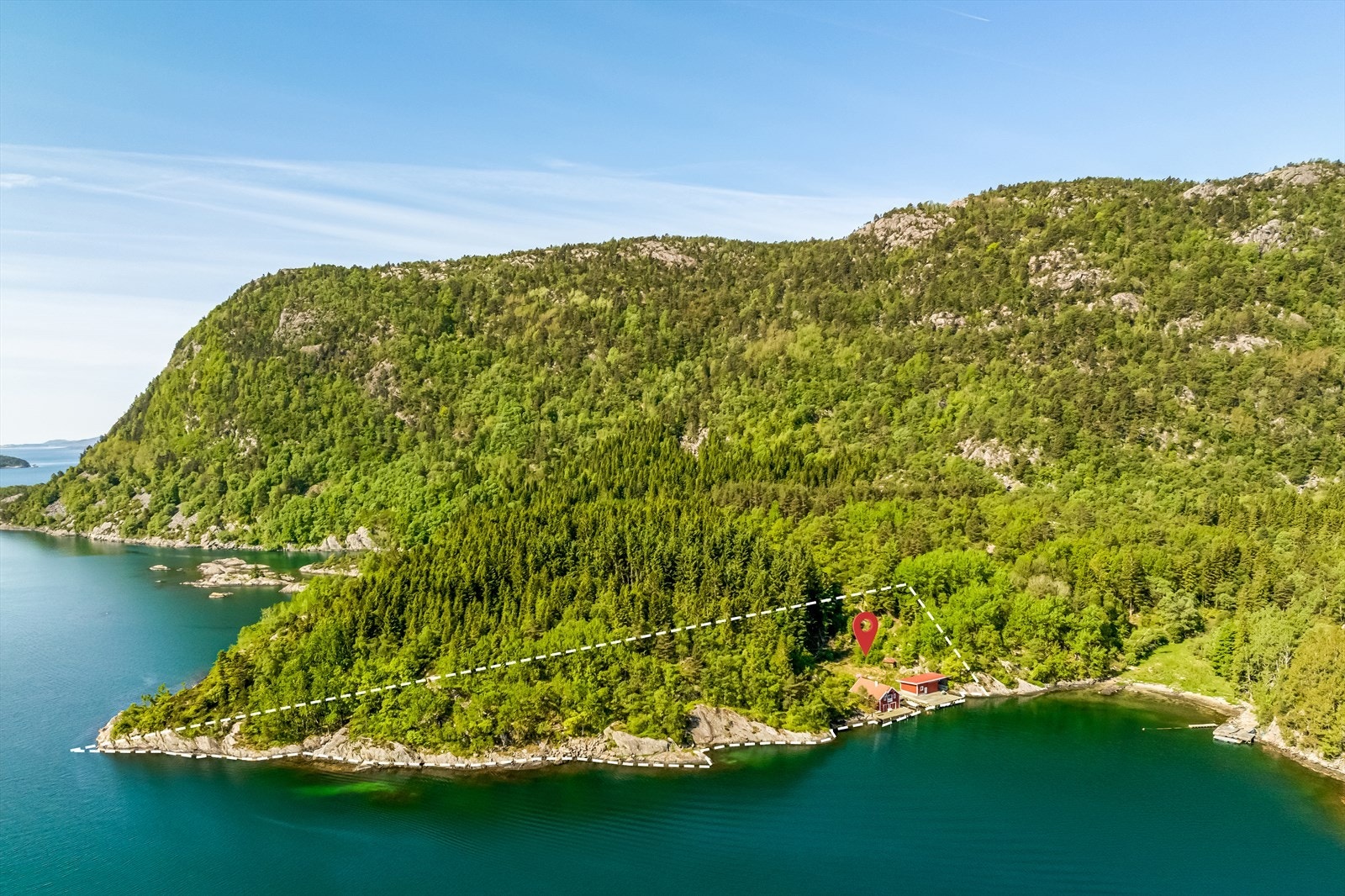 Eiendommen vil egne seg godt som base for maritime firma med hovedaktivitet på havet. Eks. dykking, oppdrett eller fiske. - Evn. utleie Galleribilde