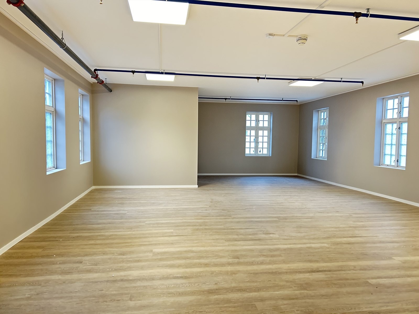 Innvendige bilder fra næringsdel Galleribilde