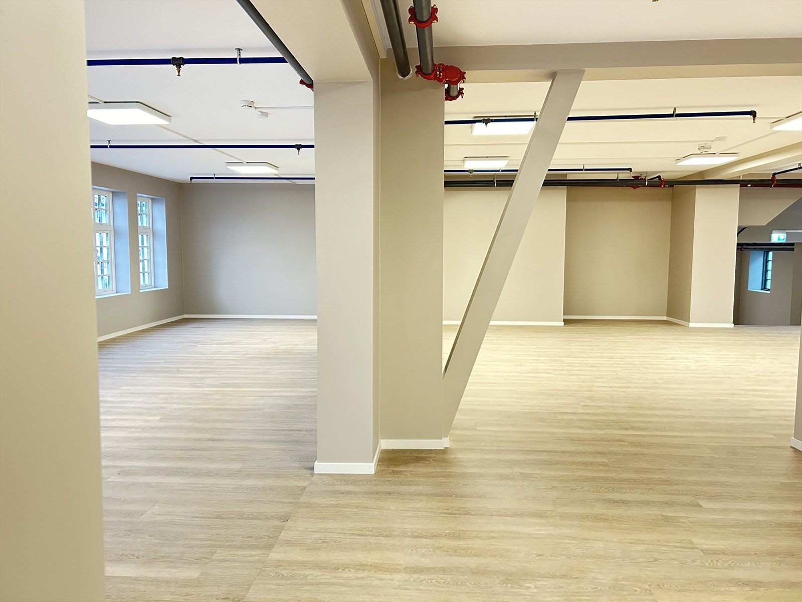 Innvendige bilder fra næringsdel Galleribilde