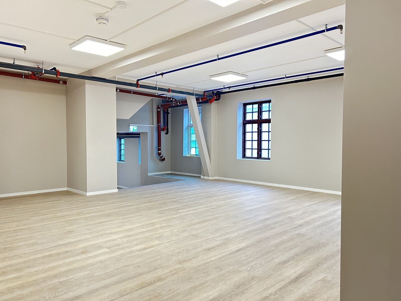 Innvendige bilder fra næringsdel Galleribilde