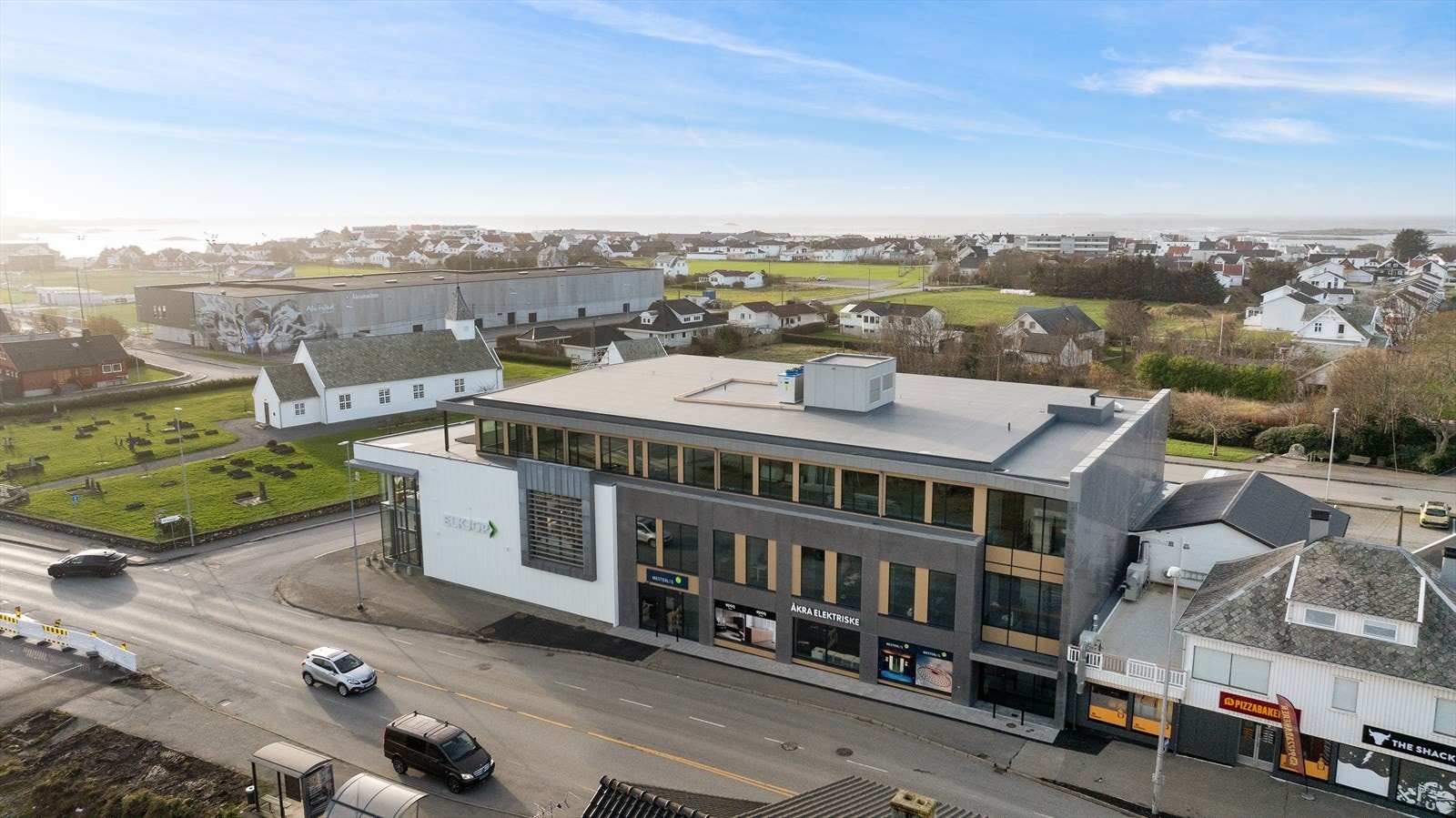 Nye, moderne konterer i Åkra sentrum Galleribilde