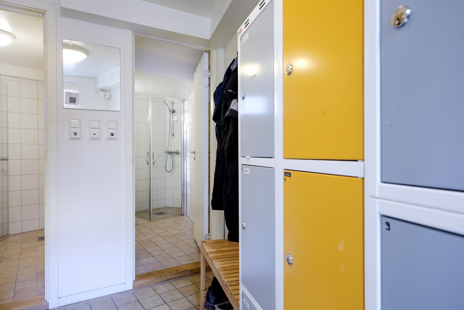 Garderobe - dusj Galleribilde
