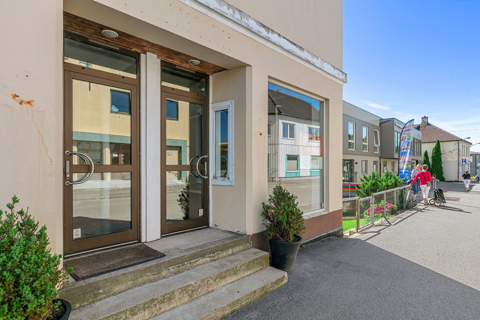 Inngang og utstillingsvinduer Galleribilde